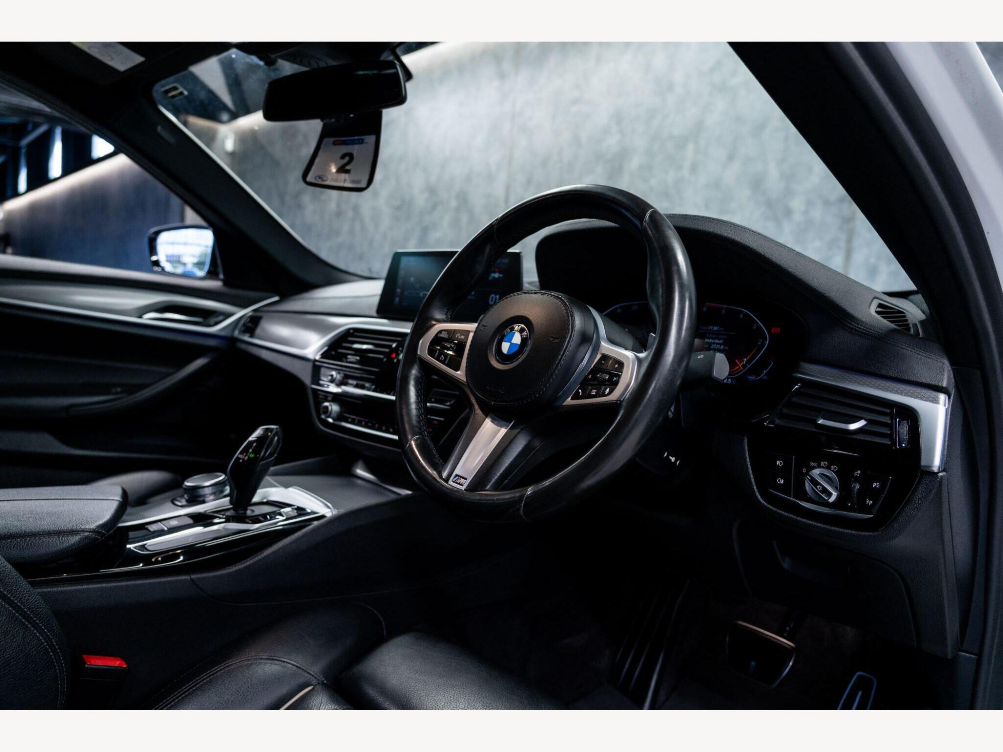 2019 BMW 5 Series image 17