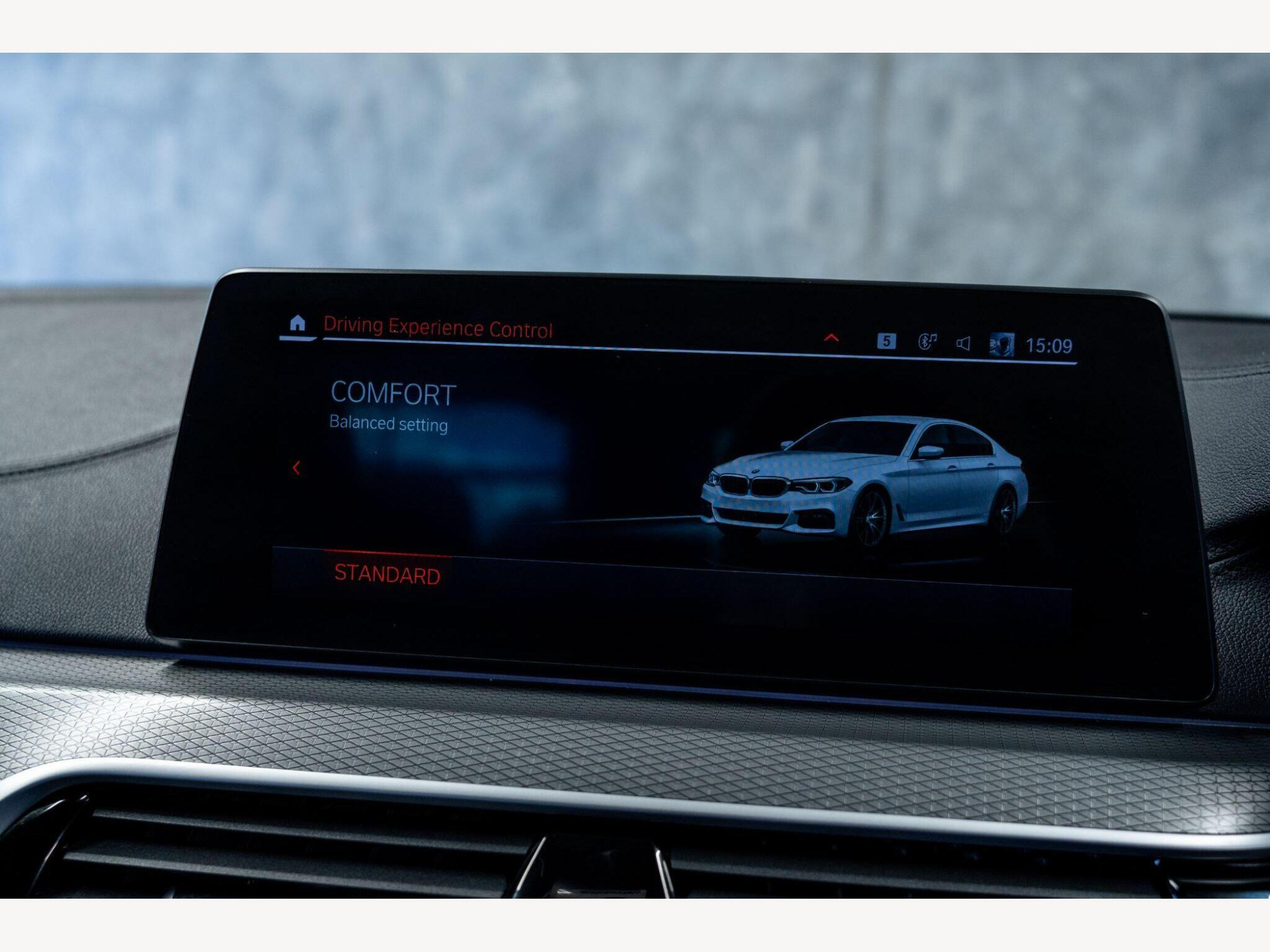 2019 BMW 5 Series image 22
