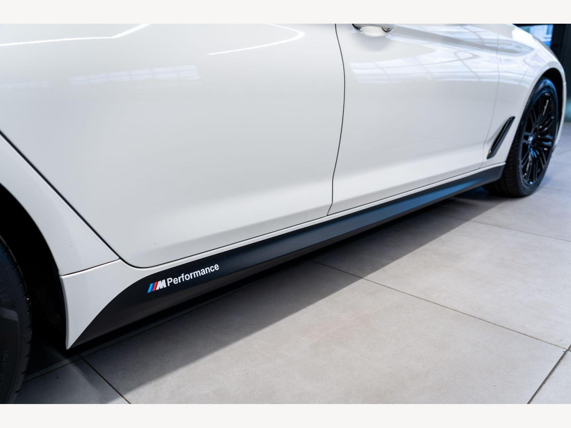 2019 BMW 5 Series image 12