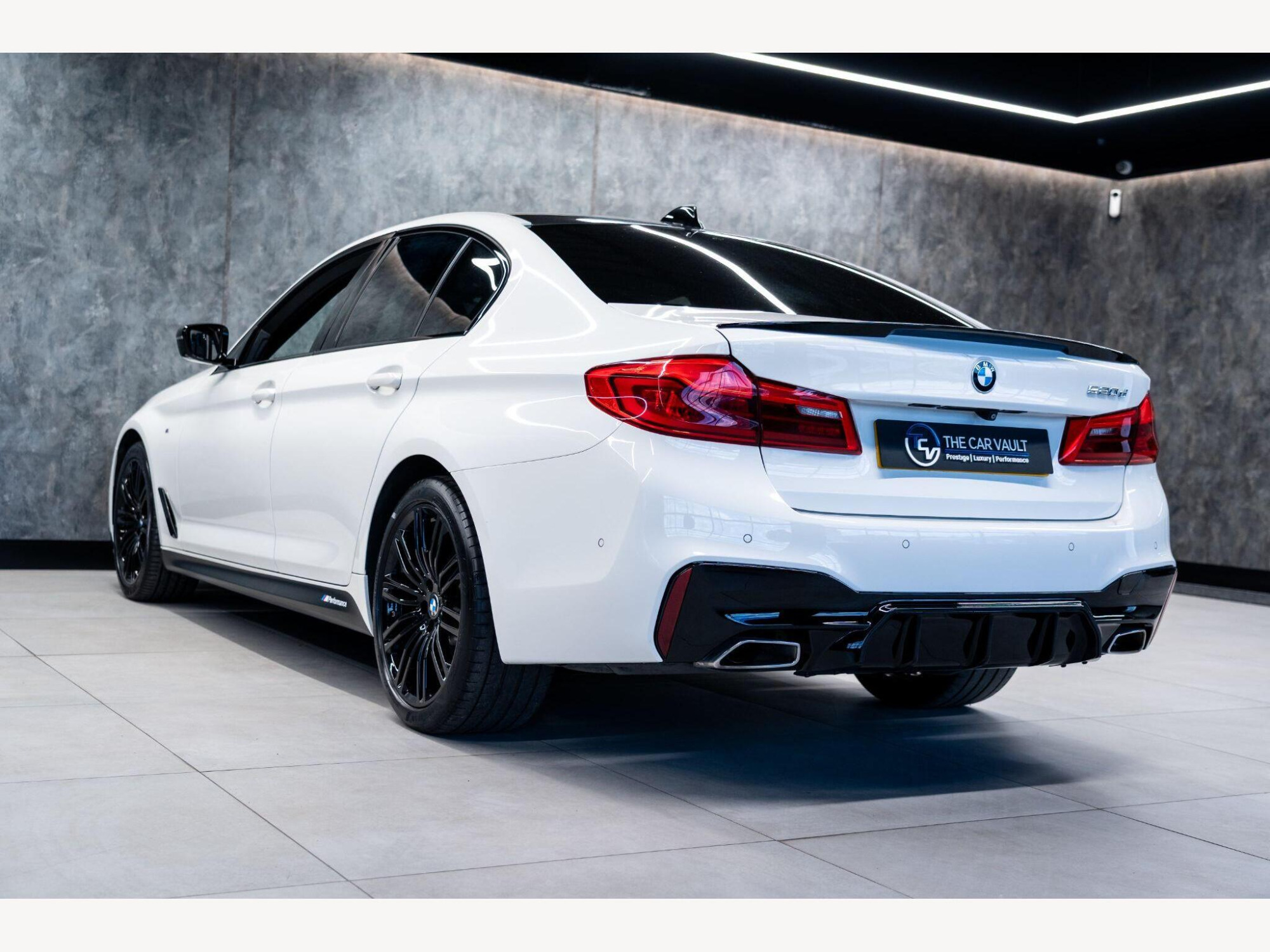 2019 BMW 5 Series image 6