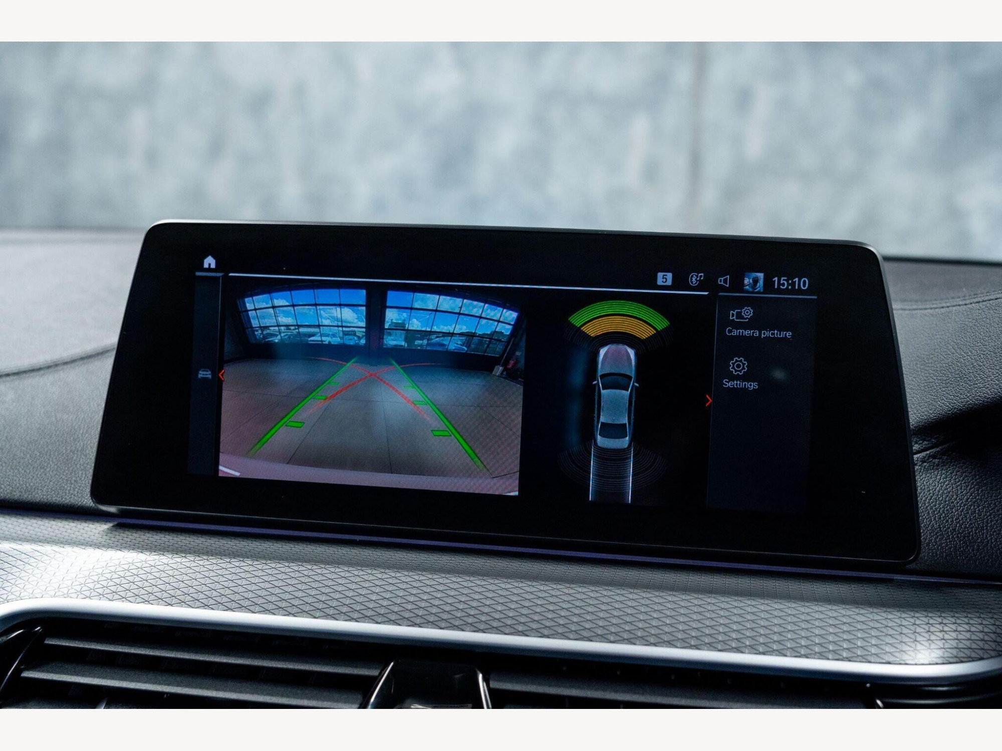 2019 BMW 5 Series image 26