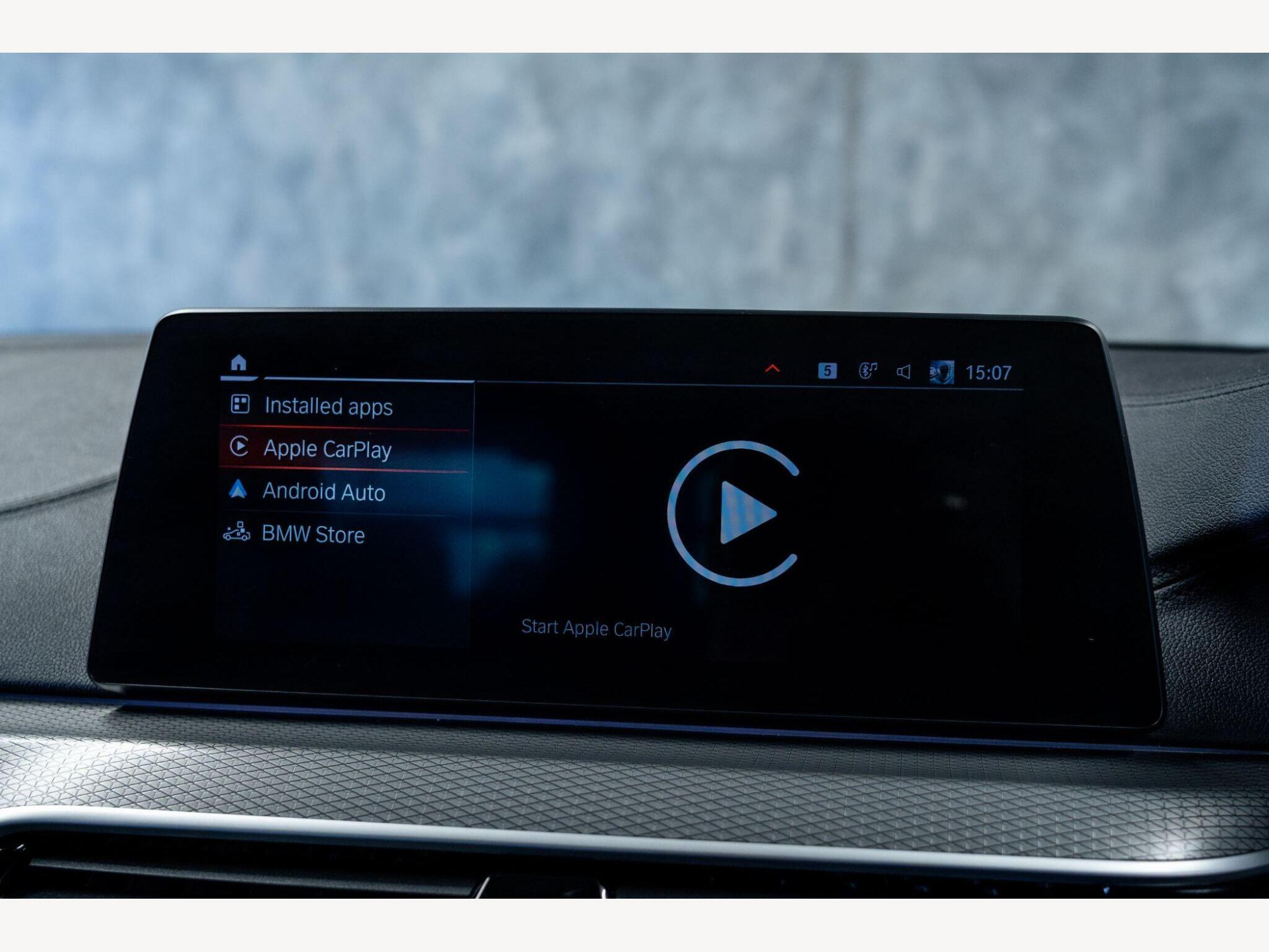 2019 BMW 5 Series image 27