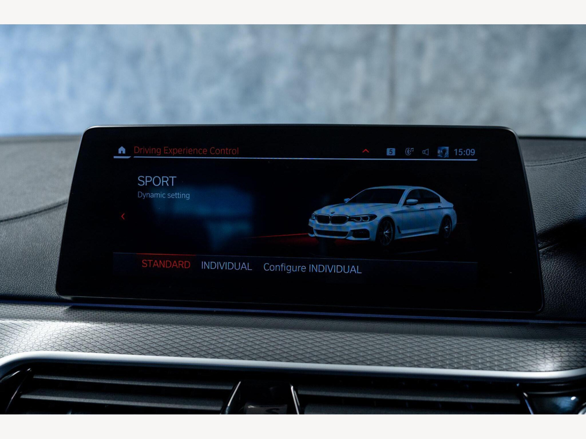 2019 BMW 5 Series image 21