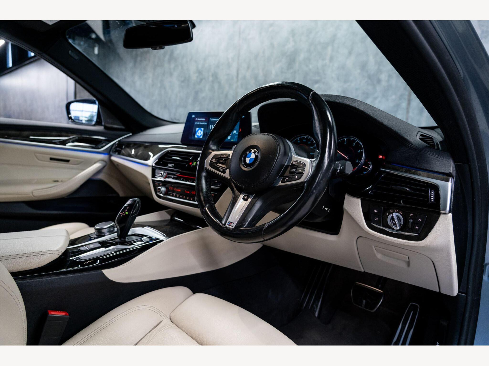 2018 BMW 5 Series image 2