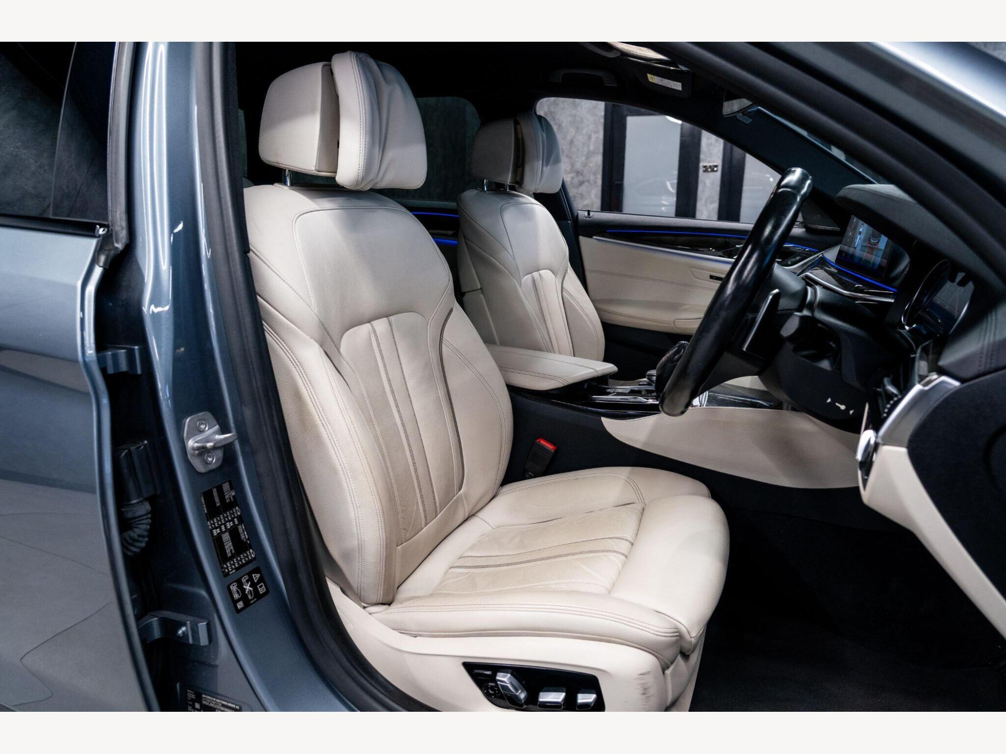 2018 BMW 5 Series image 58