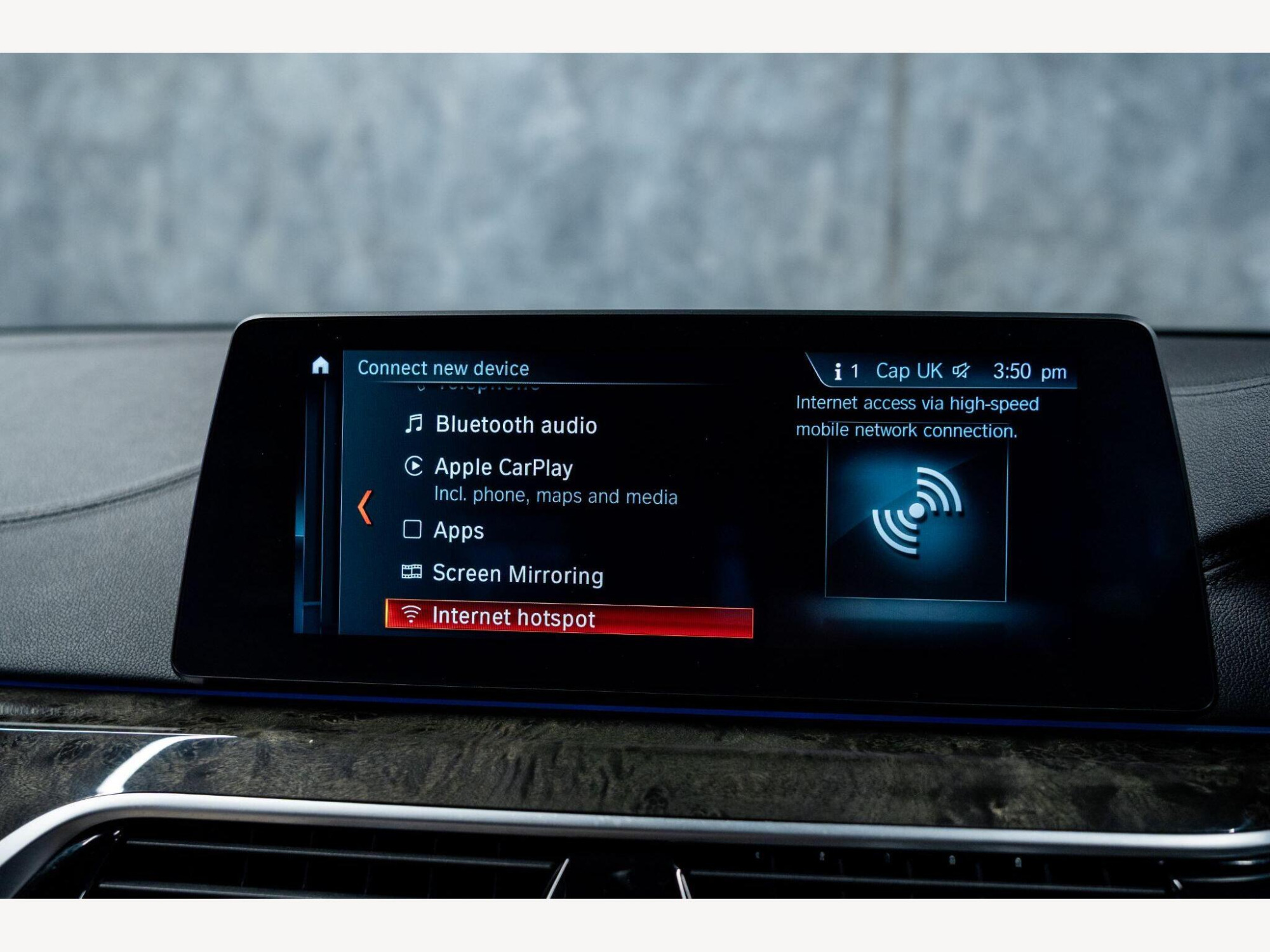 2018 BMW 5 Series image 39