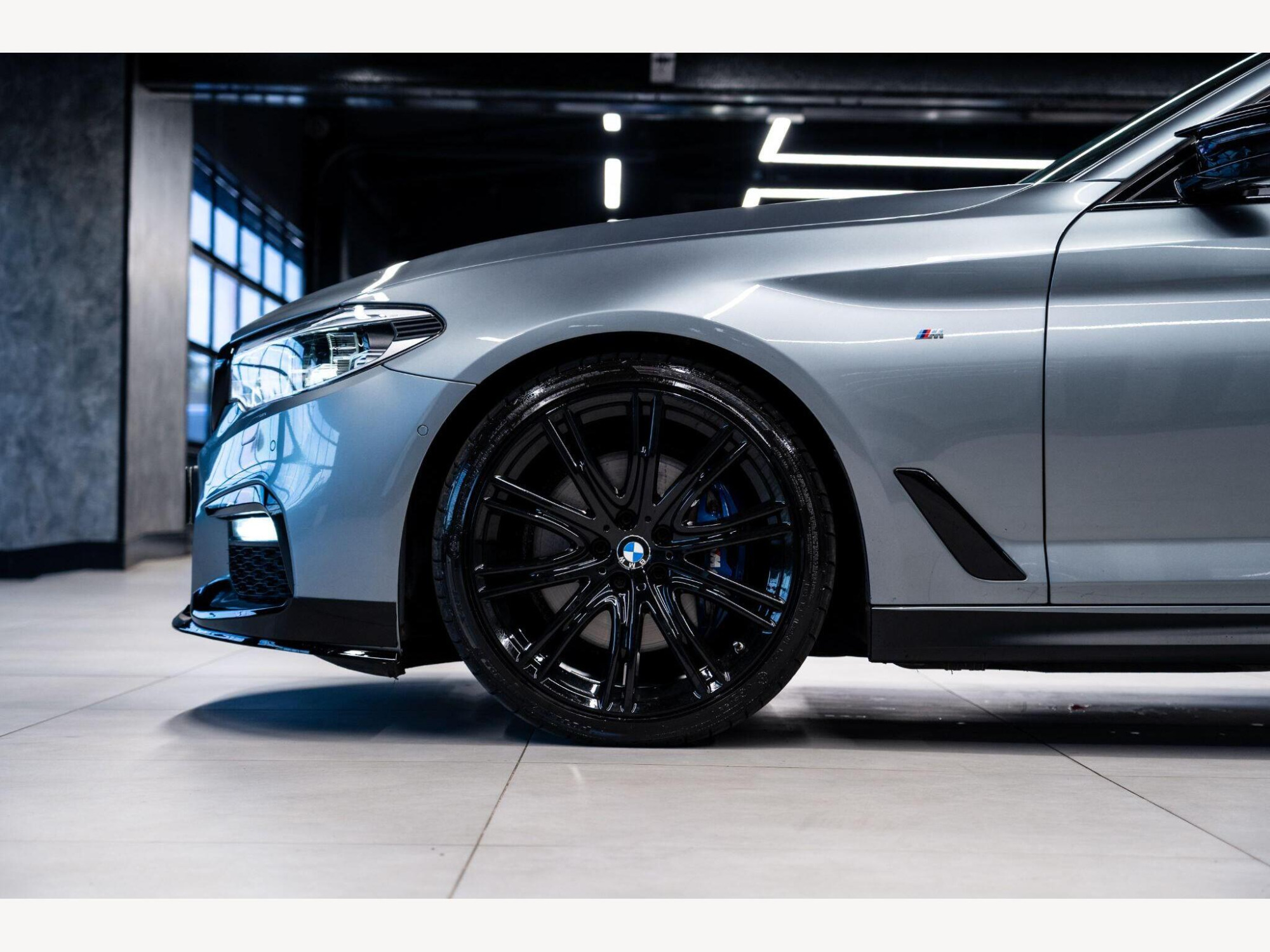 2018 BMW 5 Series image 15