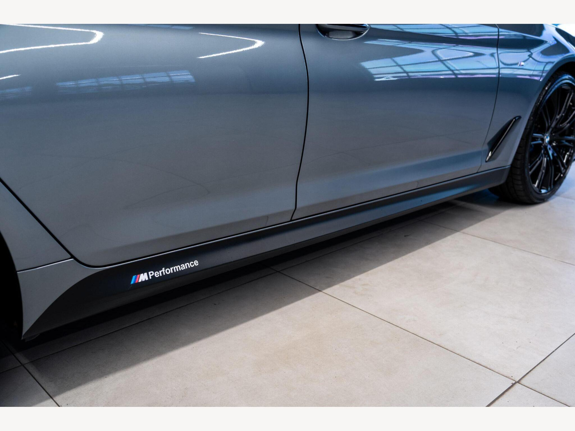 2018 BMW 5 Series image 11