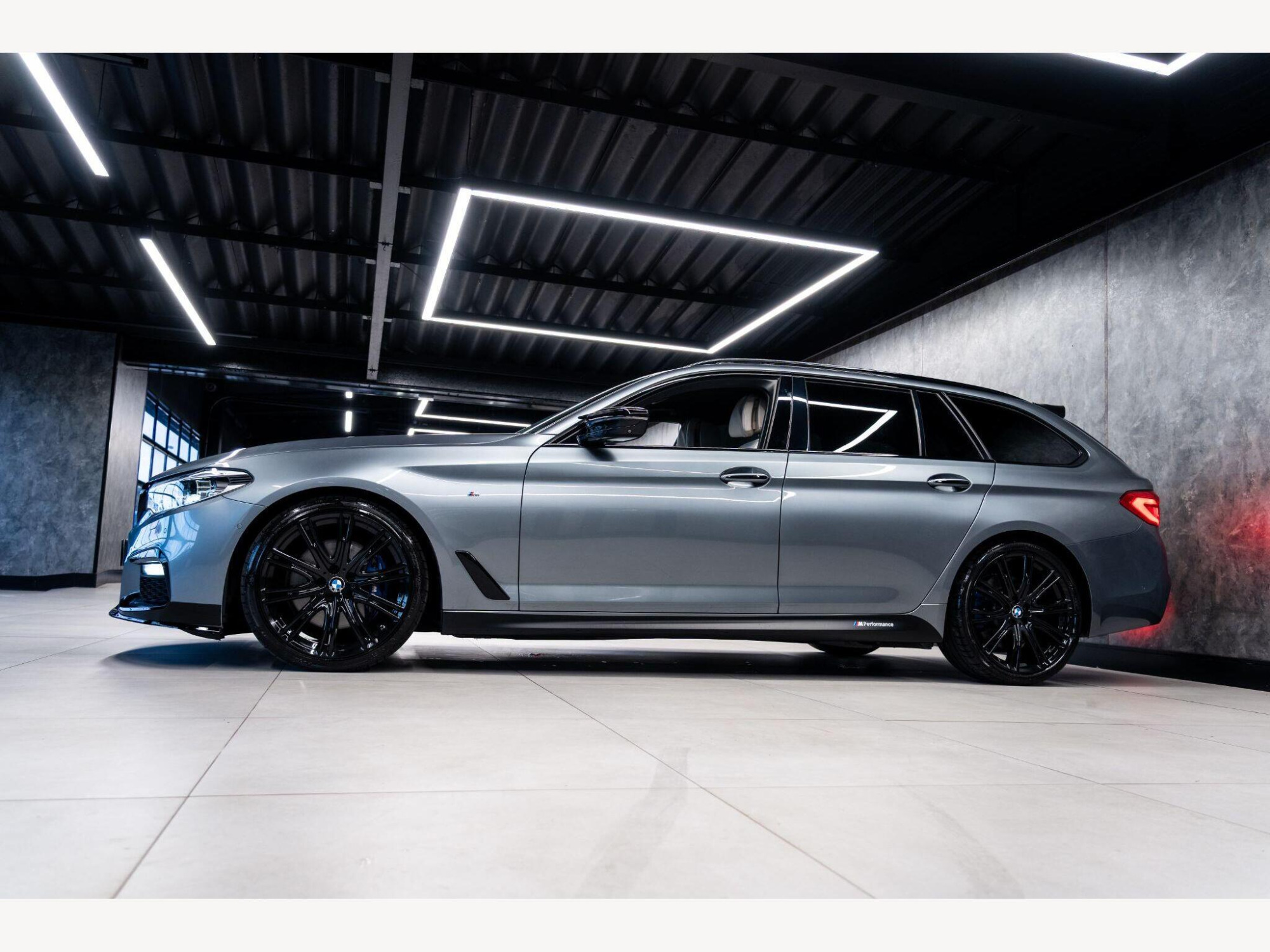 2018 BMW 5 Series image 8