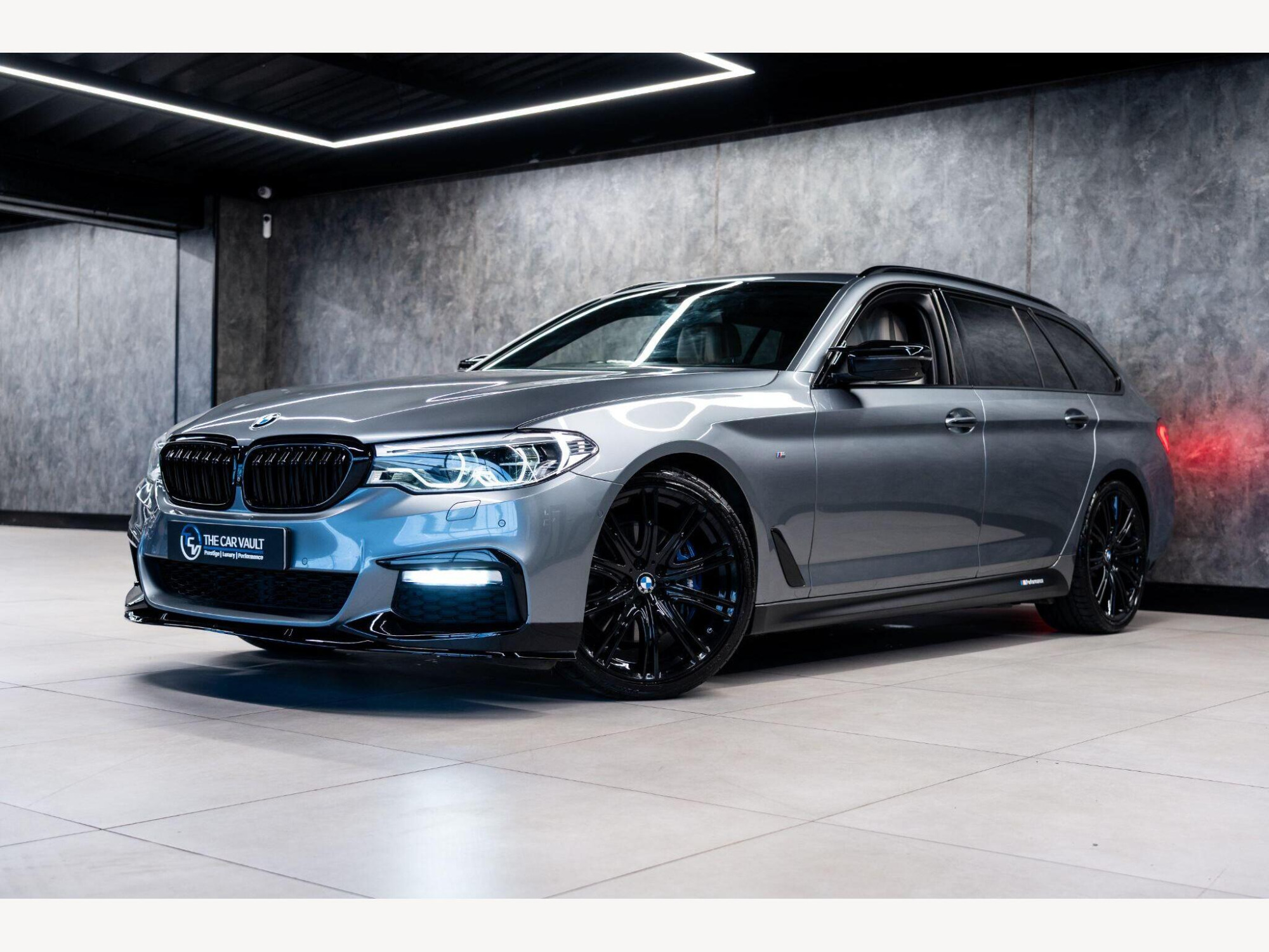2018 BMW 5 Series image 4