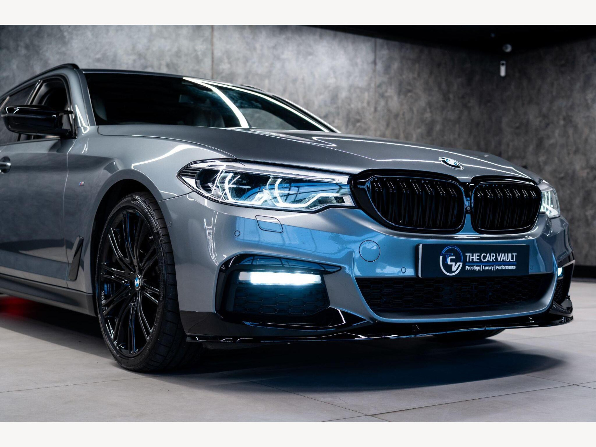 2018 BMW 5 Series image 9
