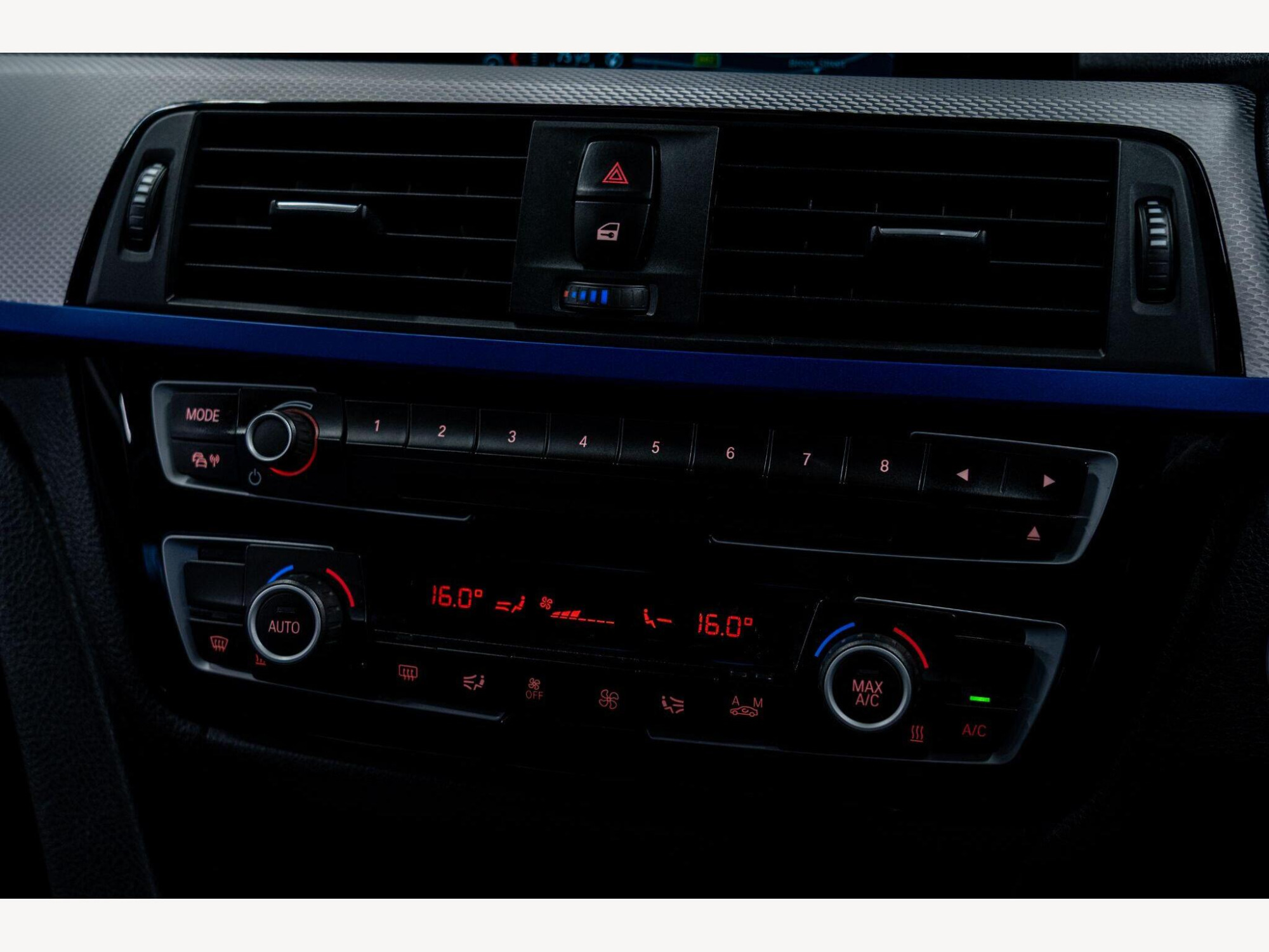2017 BMW 3 Series image 37