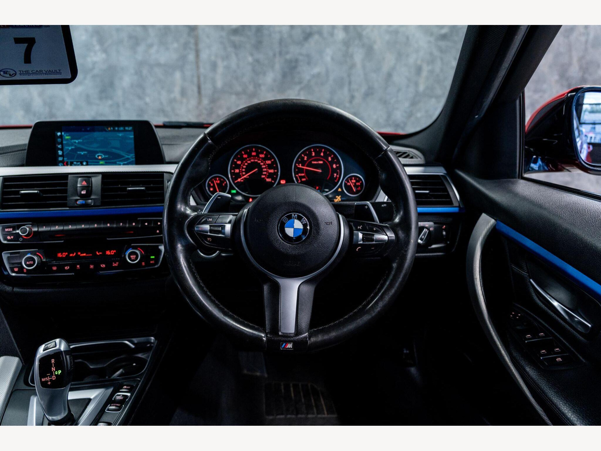 2017 BMW 3 Series image 17