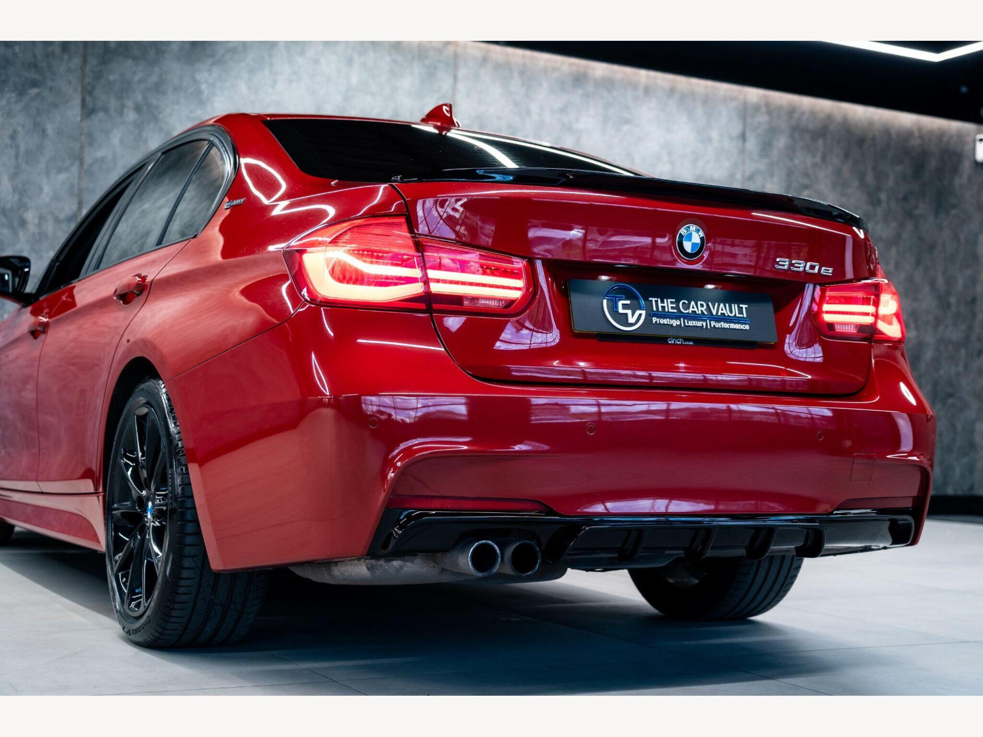 2017 BMW 3 Series image 15