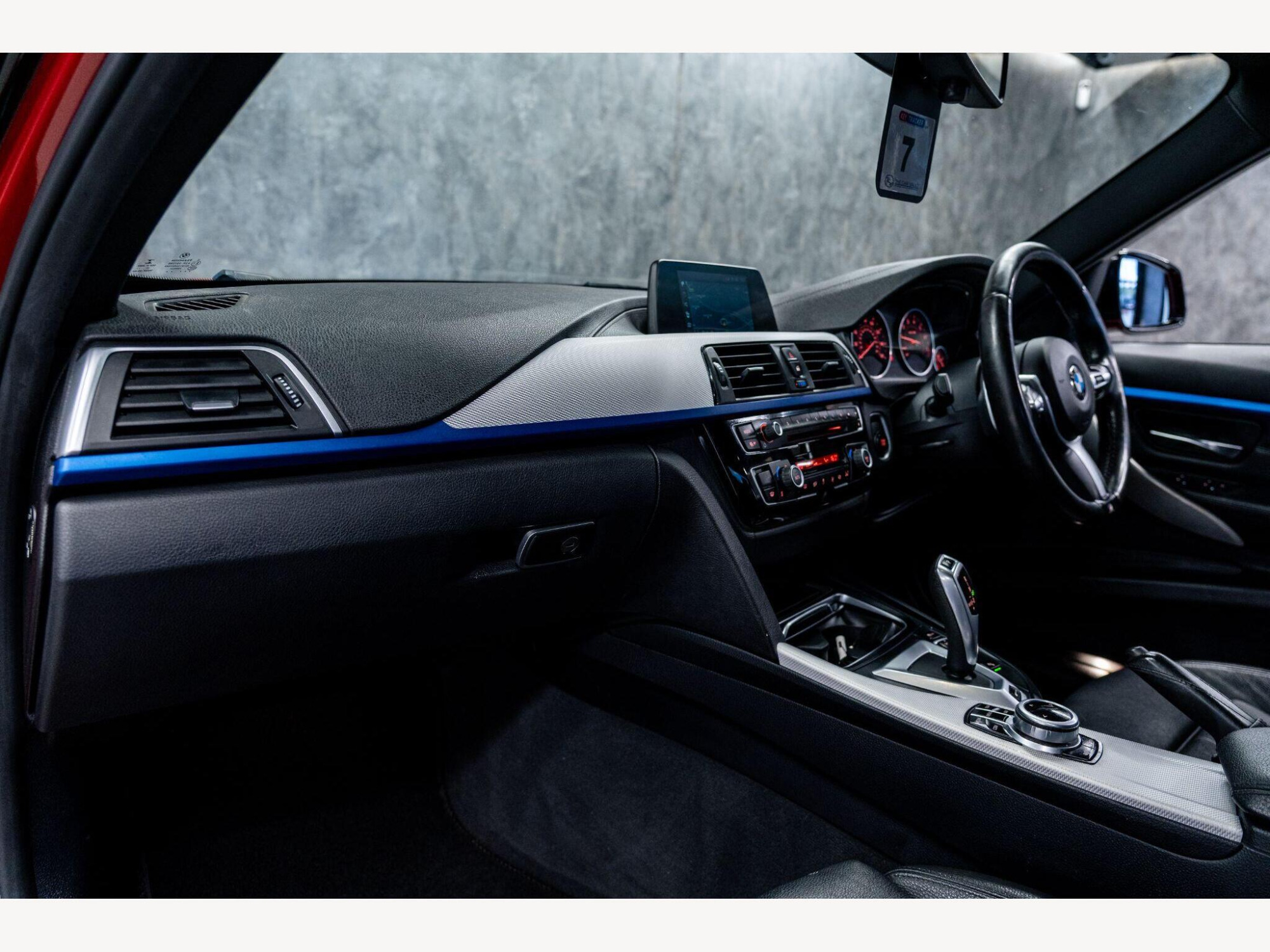 2017 BMW 3 Series image 40