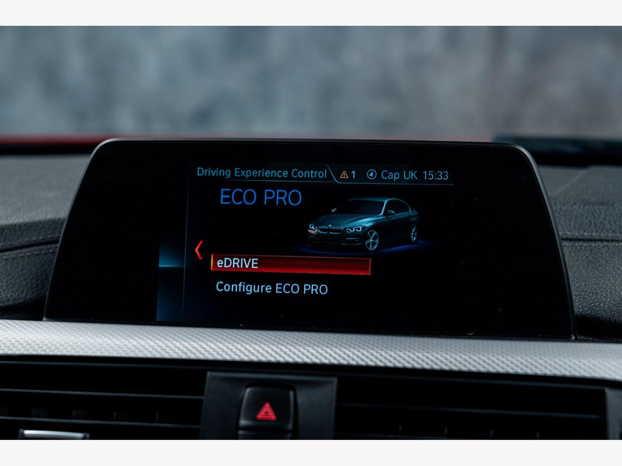 2017 BMW 3 Series image 25