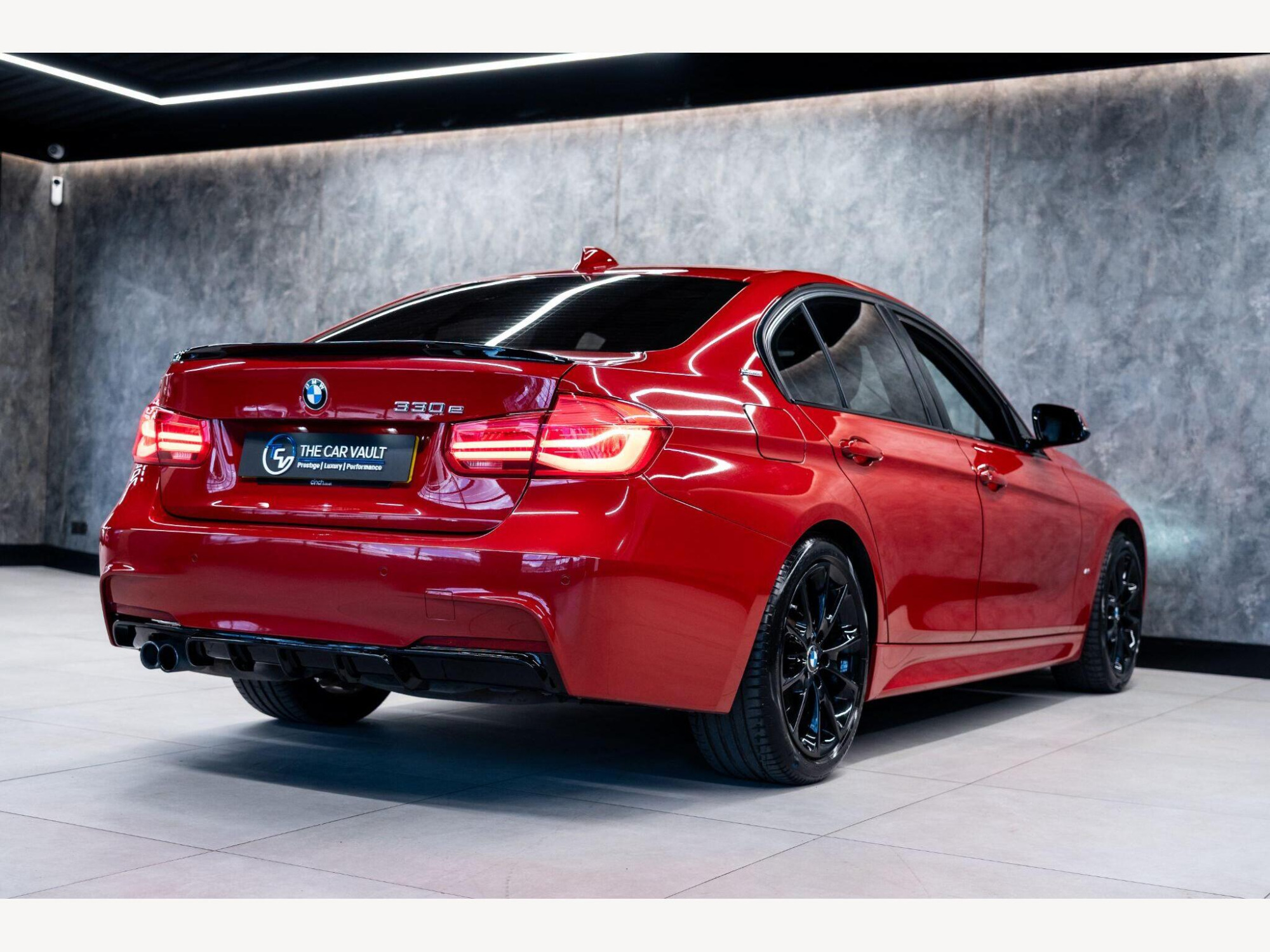 2017 BMW 3 Series image 3