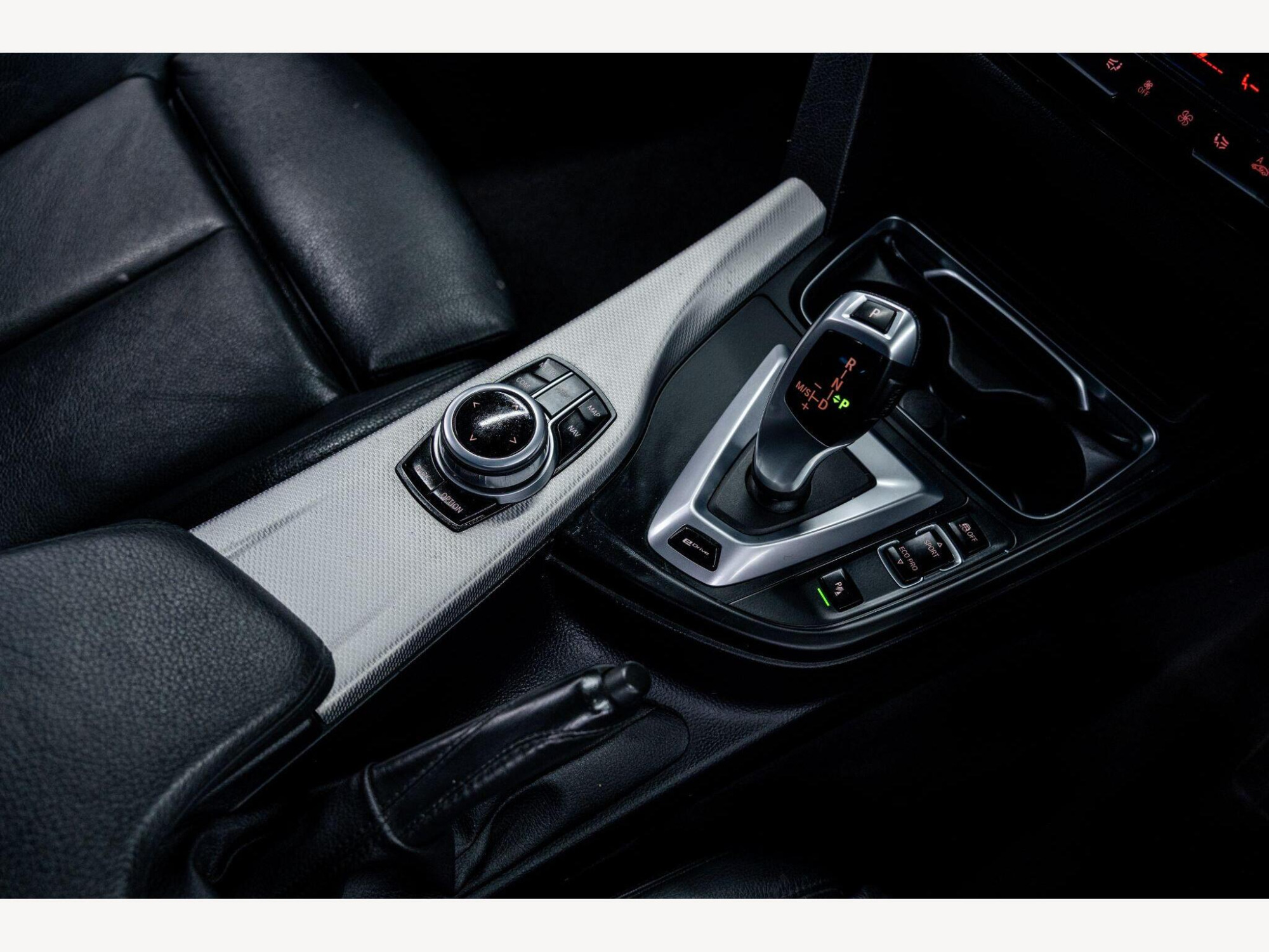 2017 BMW 3 Series image 36