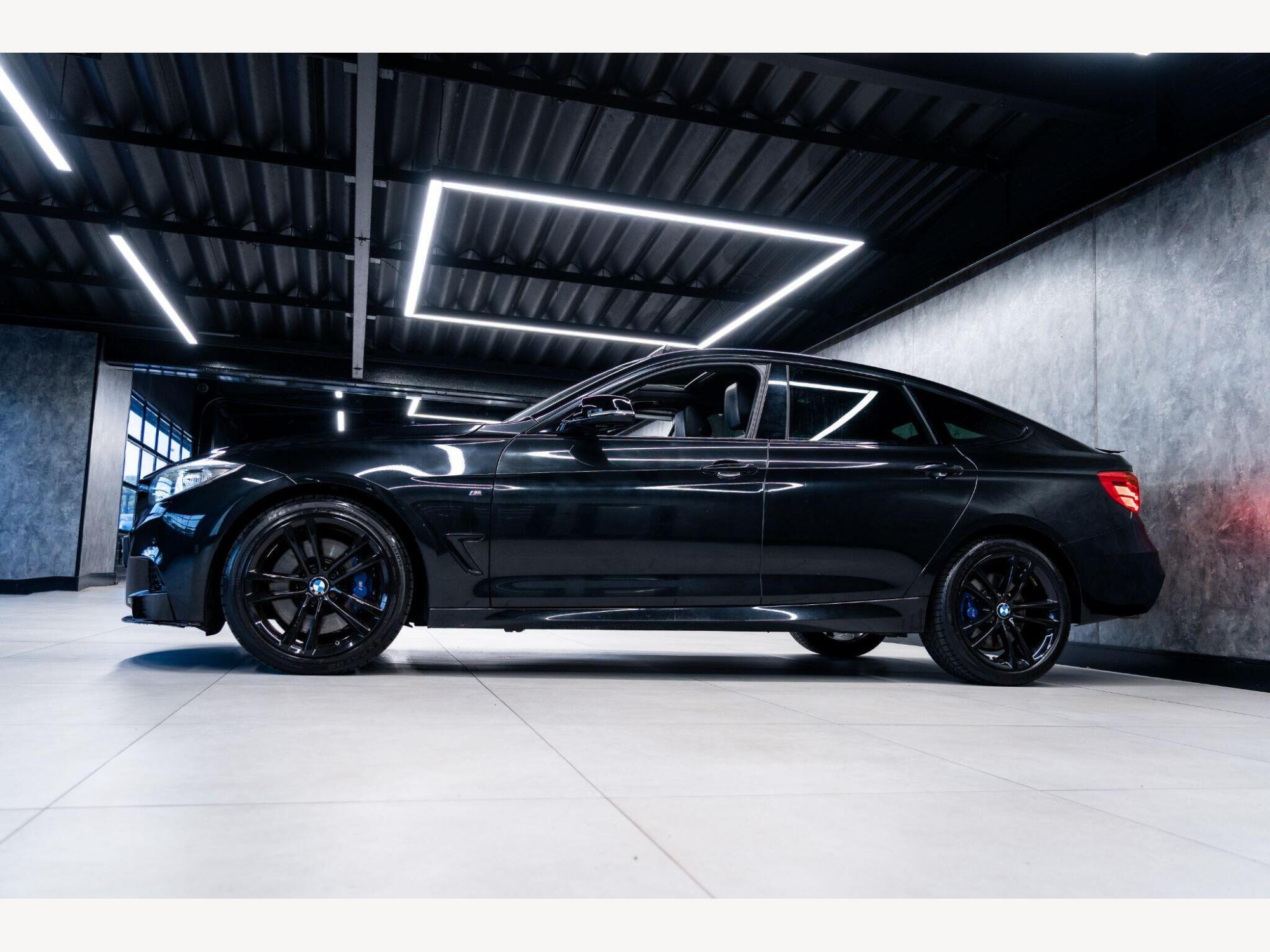 2016 BMW 3 Series Gran Turismo image 9