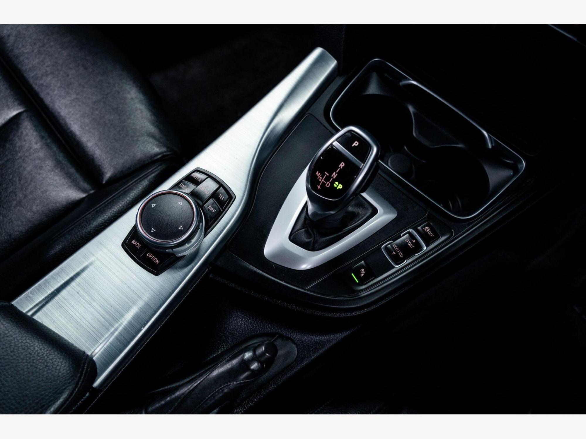 2016 BMW 3 Series Gran Turismo image 38