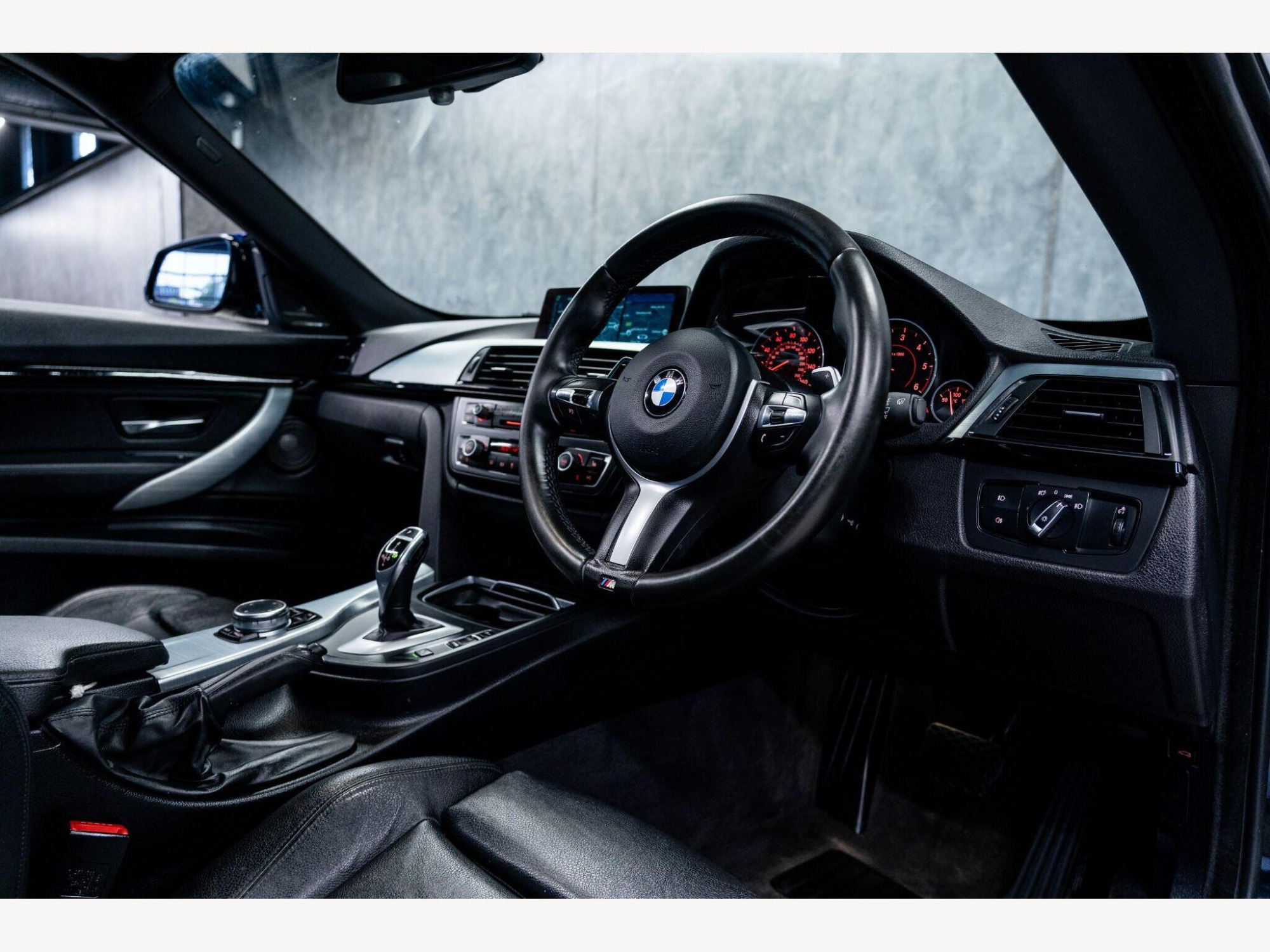 2016 BMW 3 Series Gran Turismo image 2