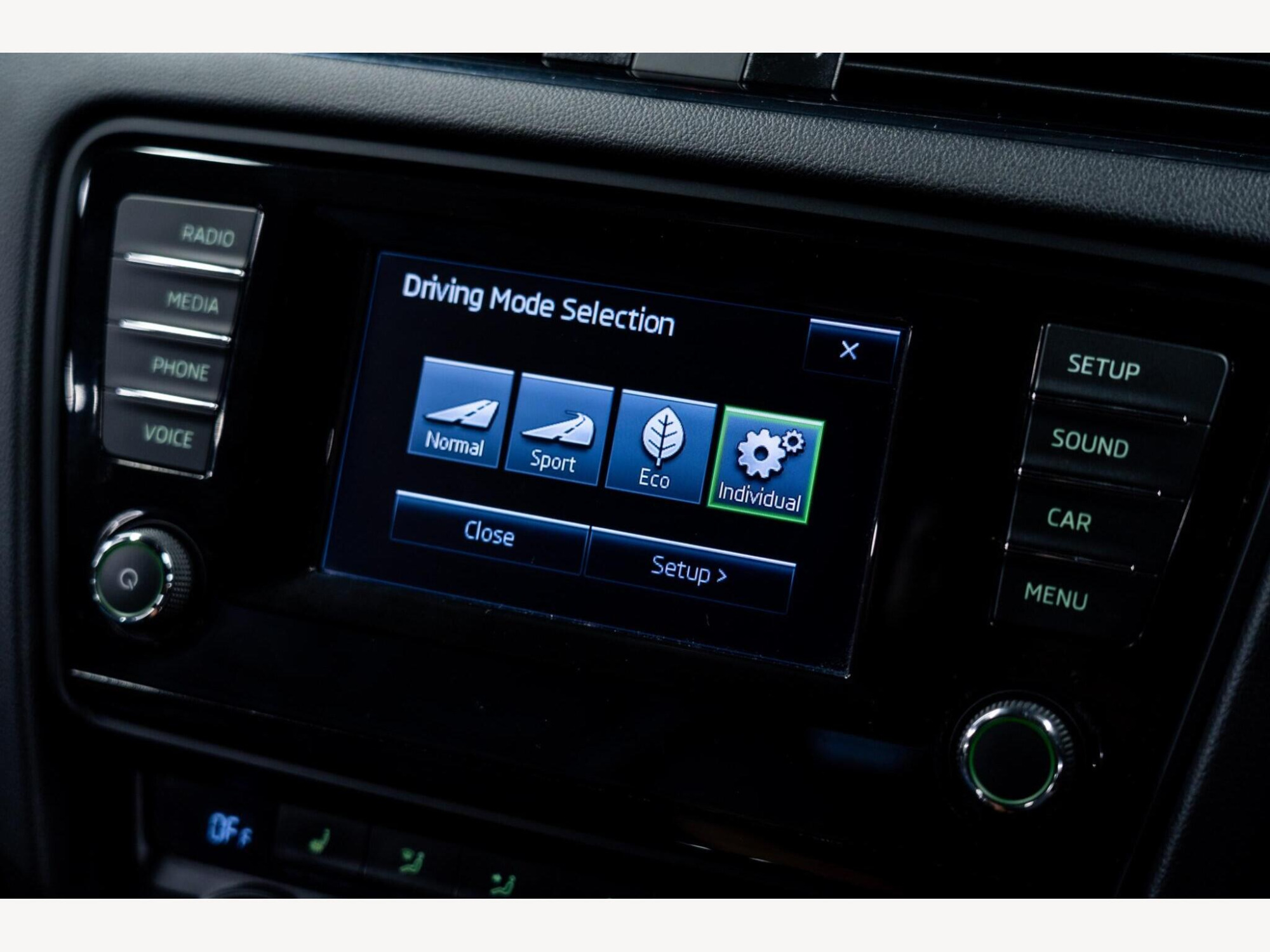 2015 Skoda Octavia image 16