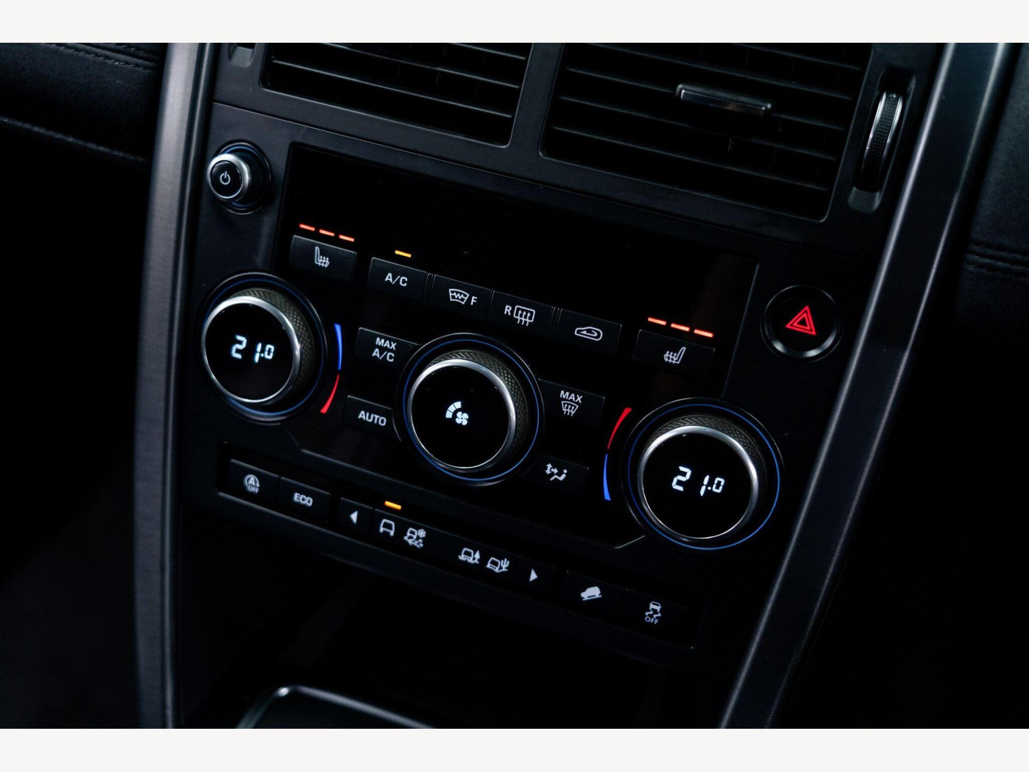 2019 Land Rover Discovery Sport image 32
