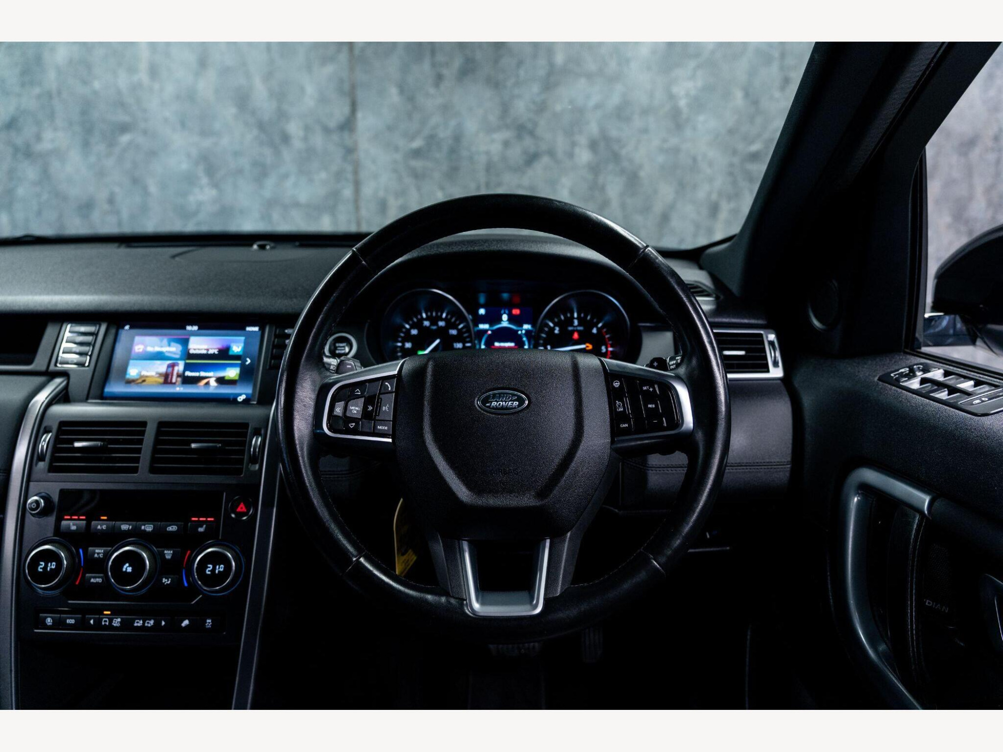 2019 Land Rover Discovery Sport image 14