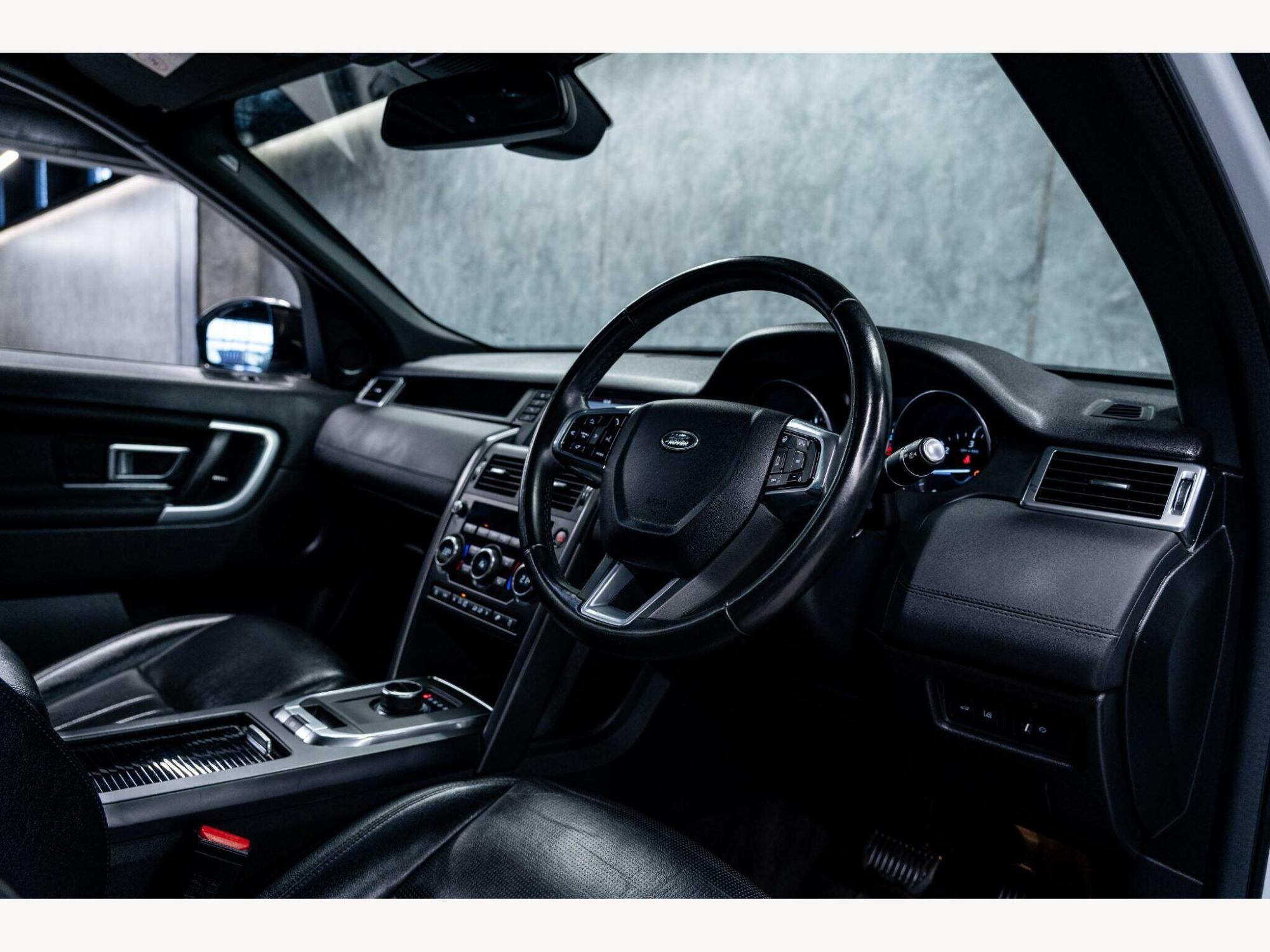 2019 Land Rover Discovery Sport image 2