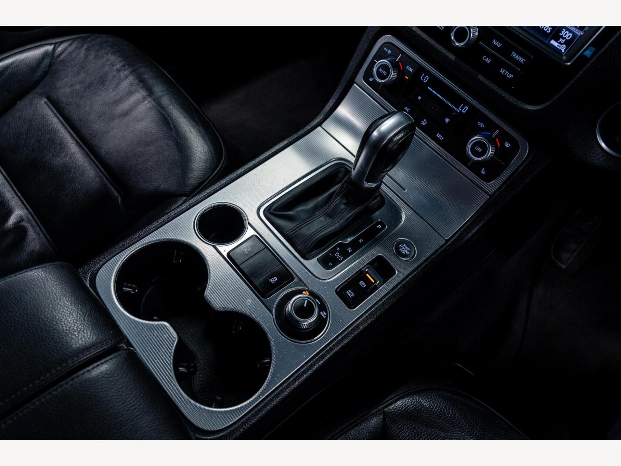 2016 Volkswagen Touareg image 28