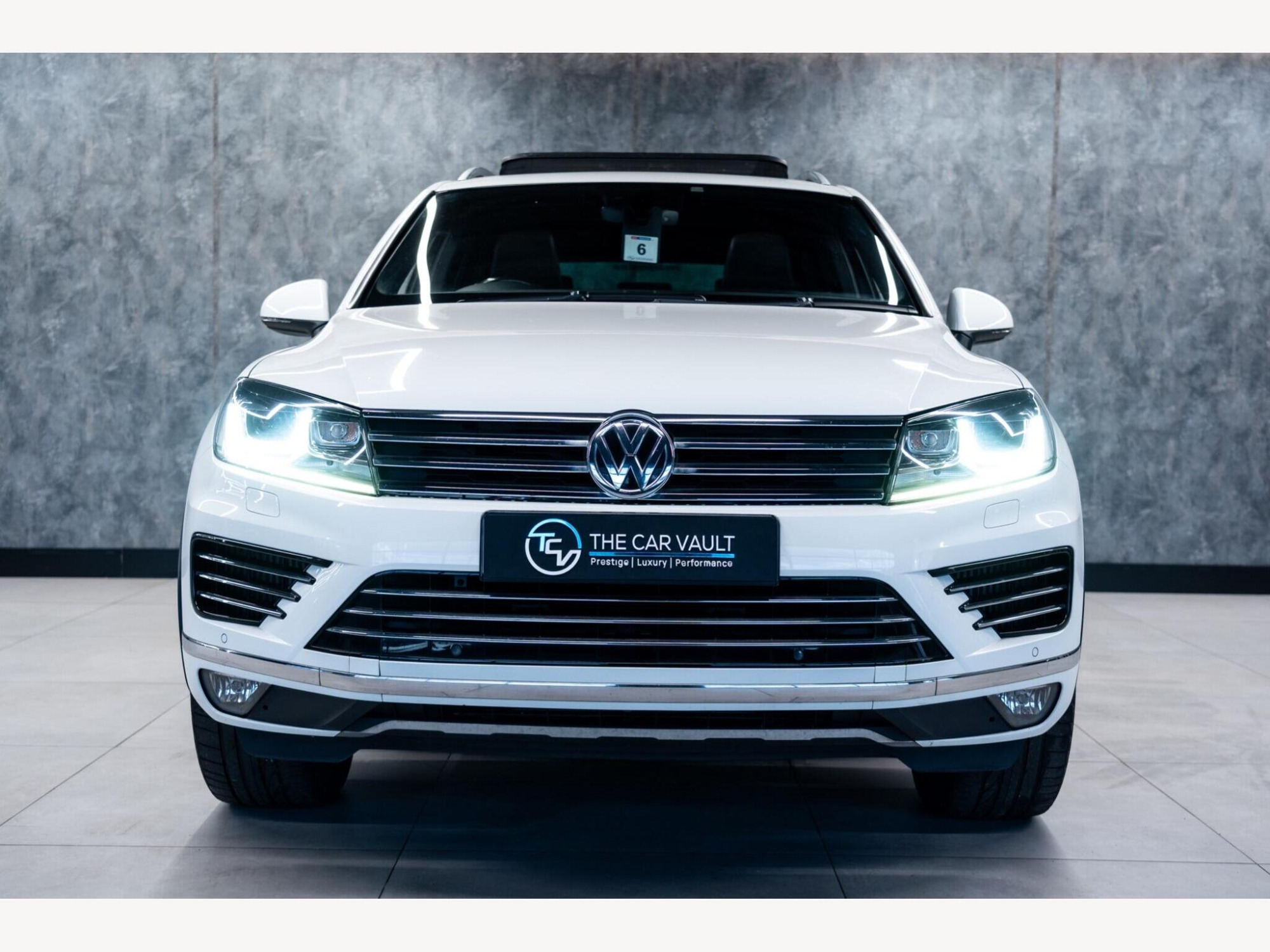 2016 Volkswagen Touareg image 5