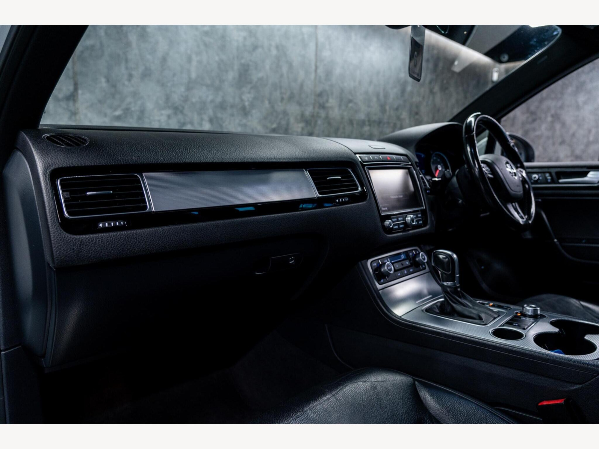 2016 Volkswagen Touareg image 34