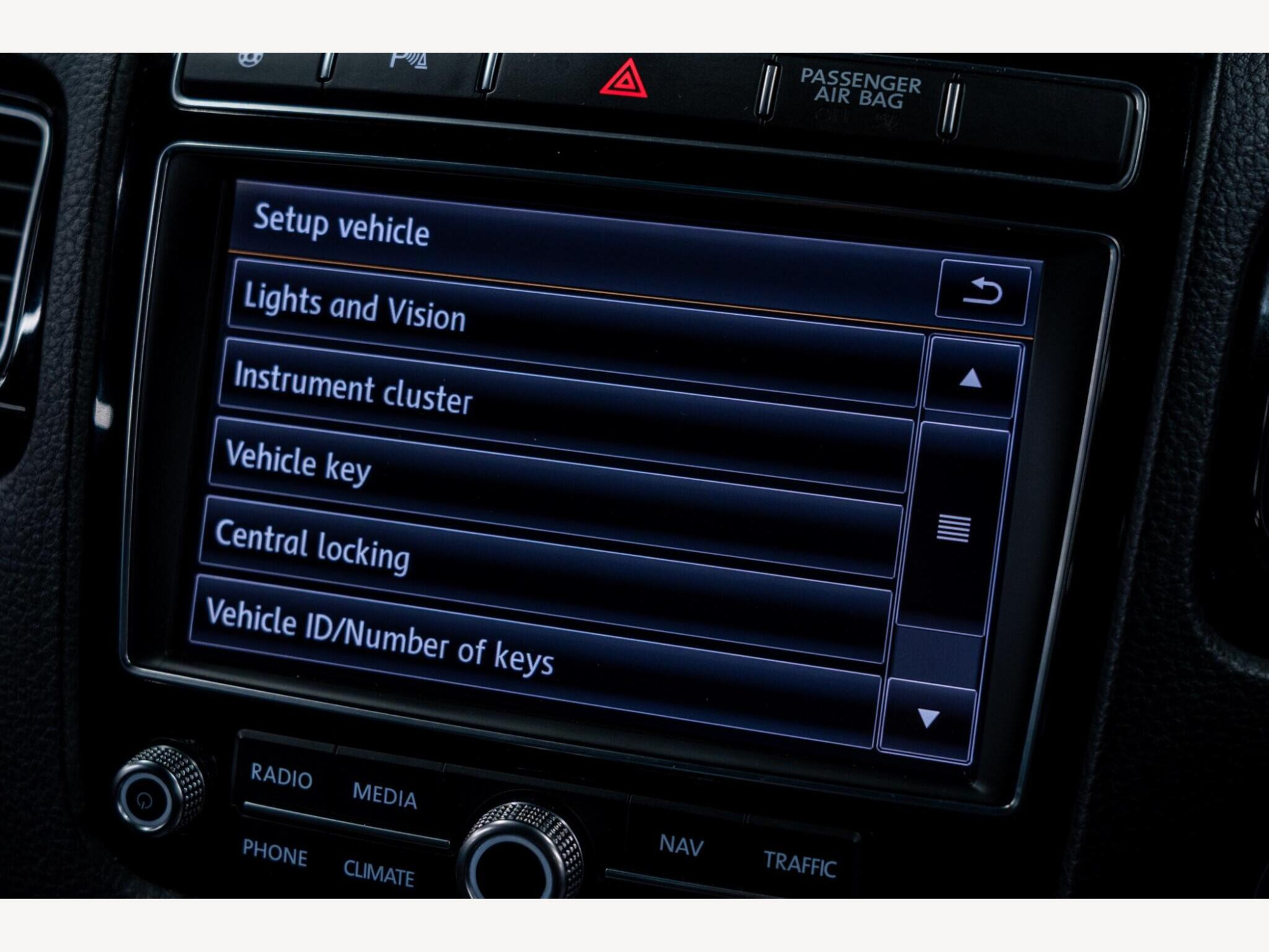 2016 Volkswagen Touareg image 22