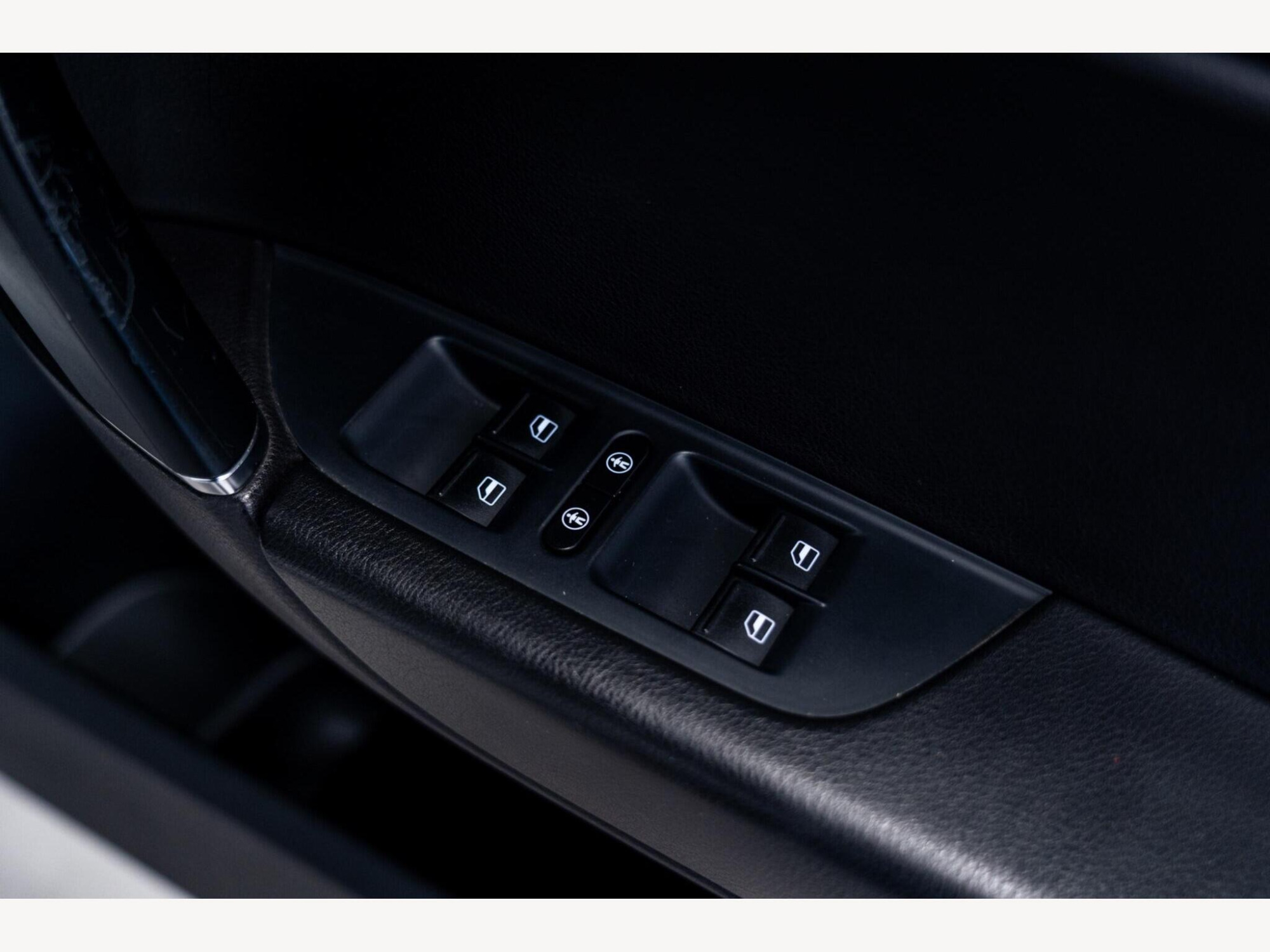 2016 Volkswagen Touareg image 33