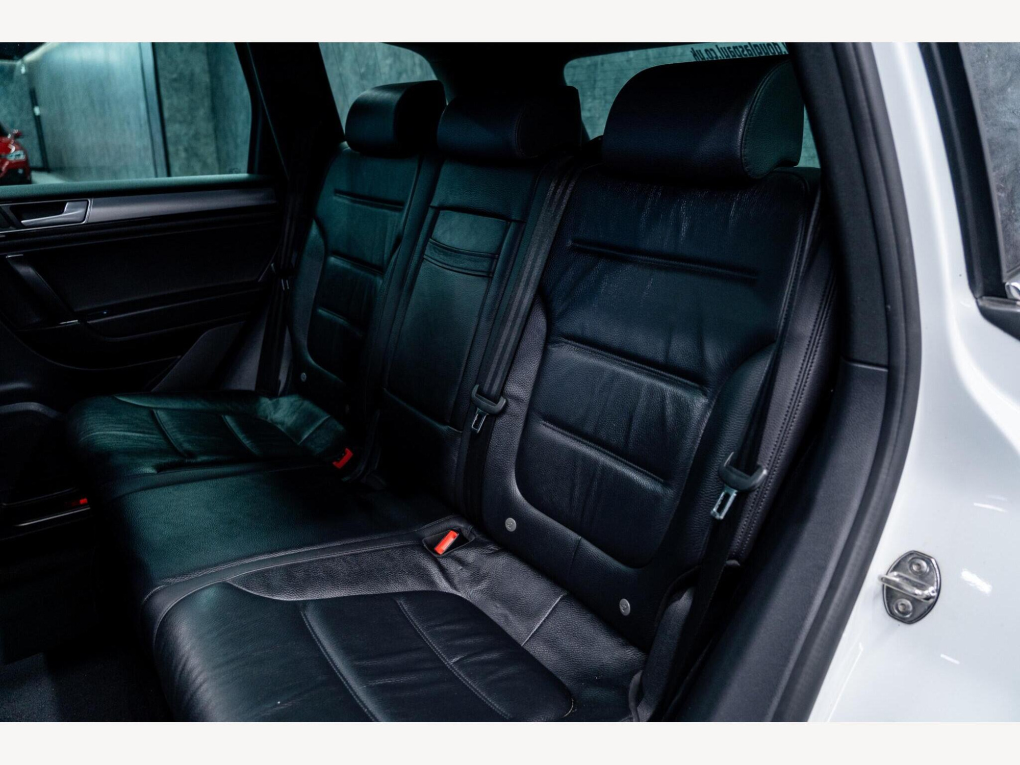2016 Volkswagen Touareg image 39