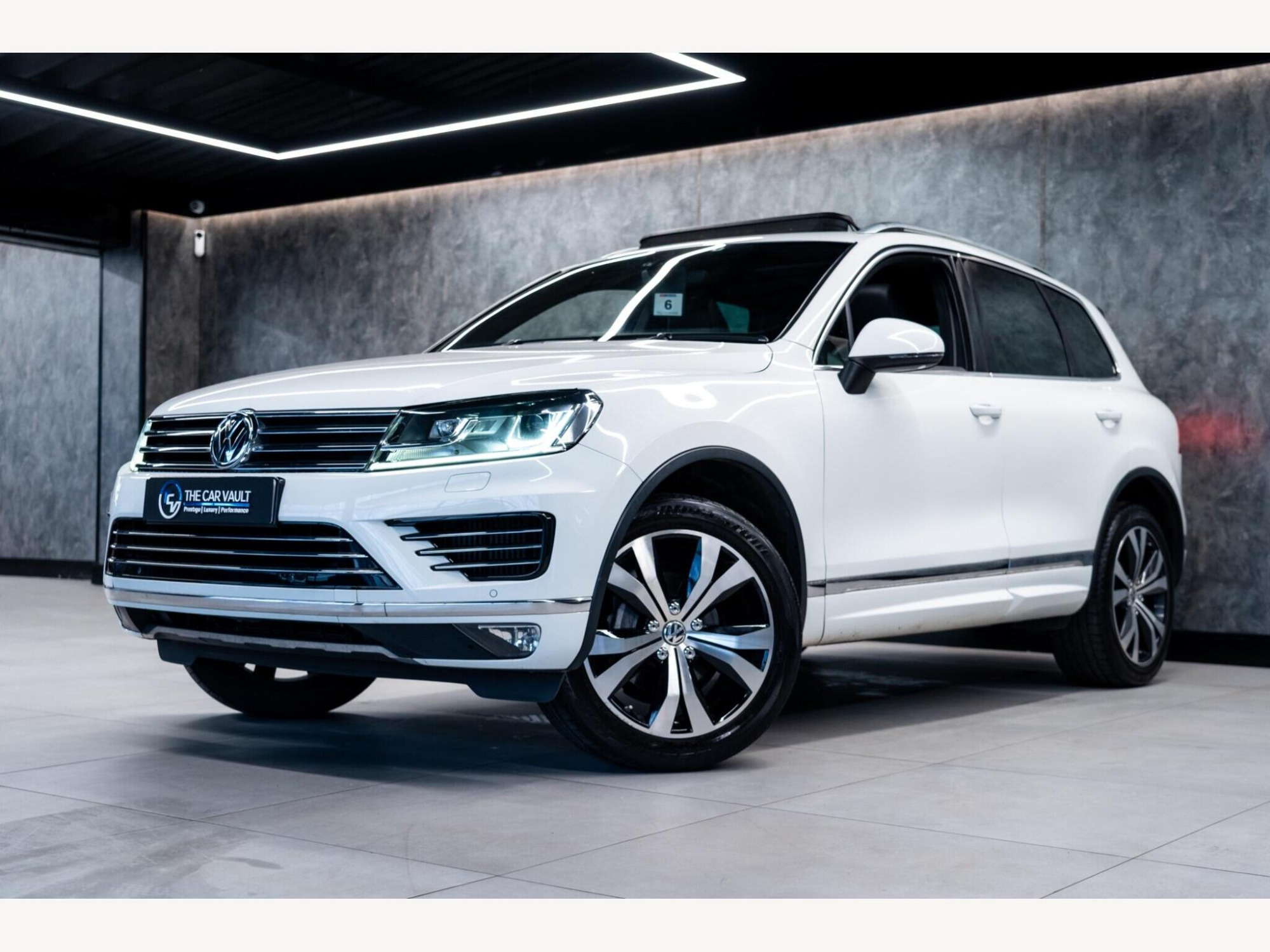 2016 Volkswagen Touareg image 4