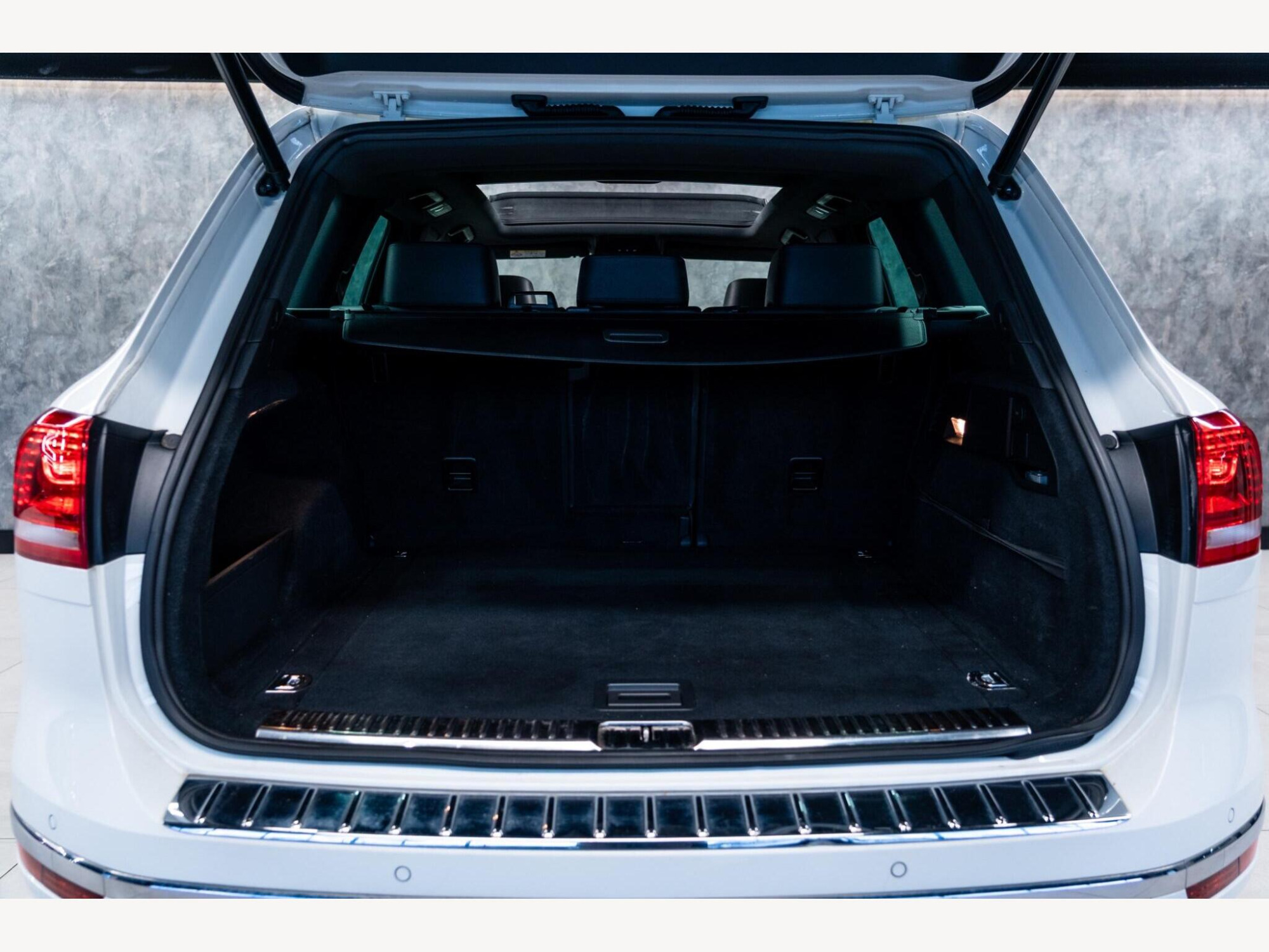 2016 Volkswagen Touareg image 41