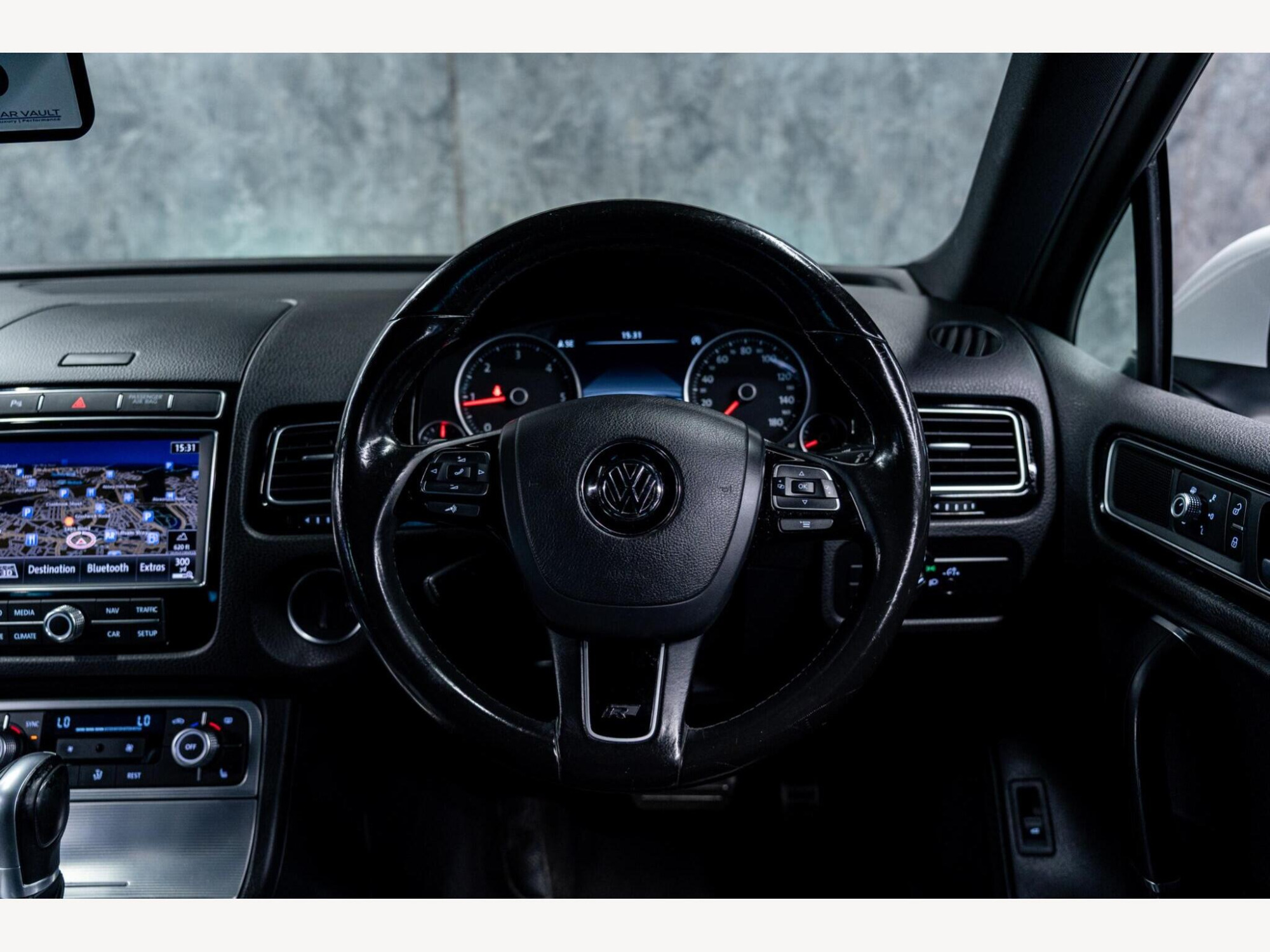 2016 Volkswagen Touareg image 16