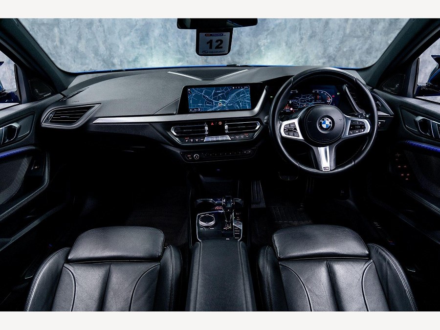 BMW 1 Series photo 2