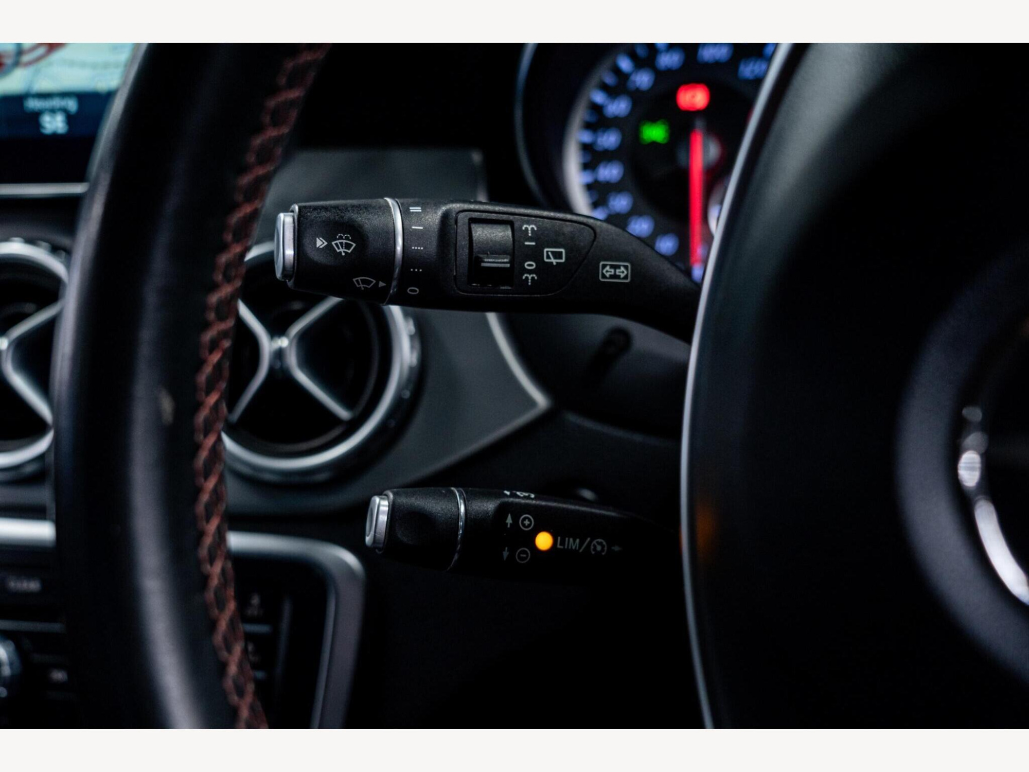 2016 Mercedes-Benz GLA image 38