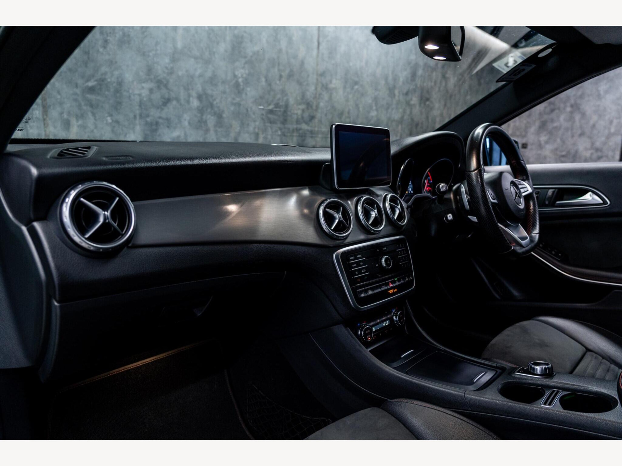 2016 Mercedes-Benz GLA image 41