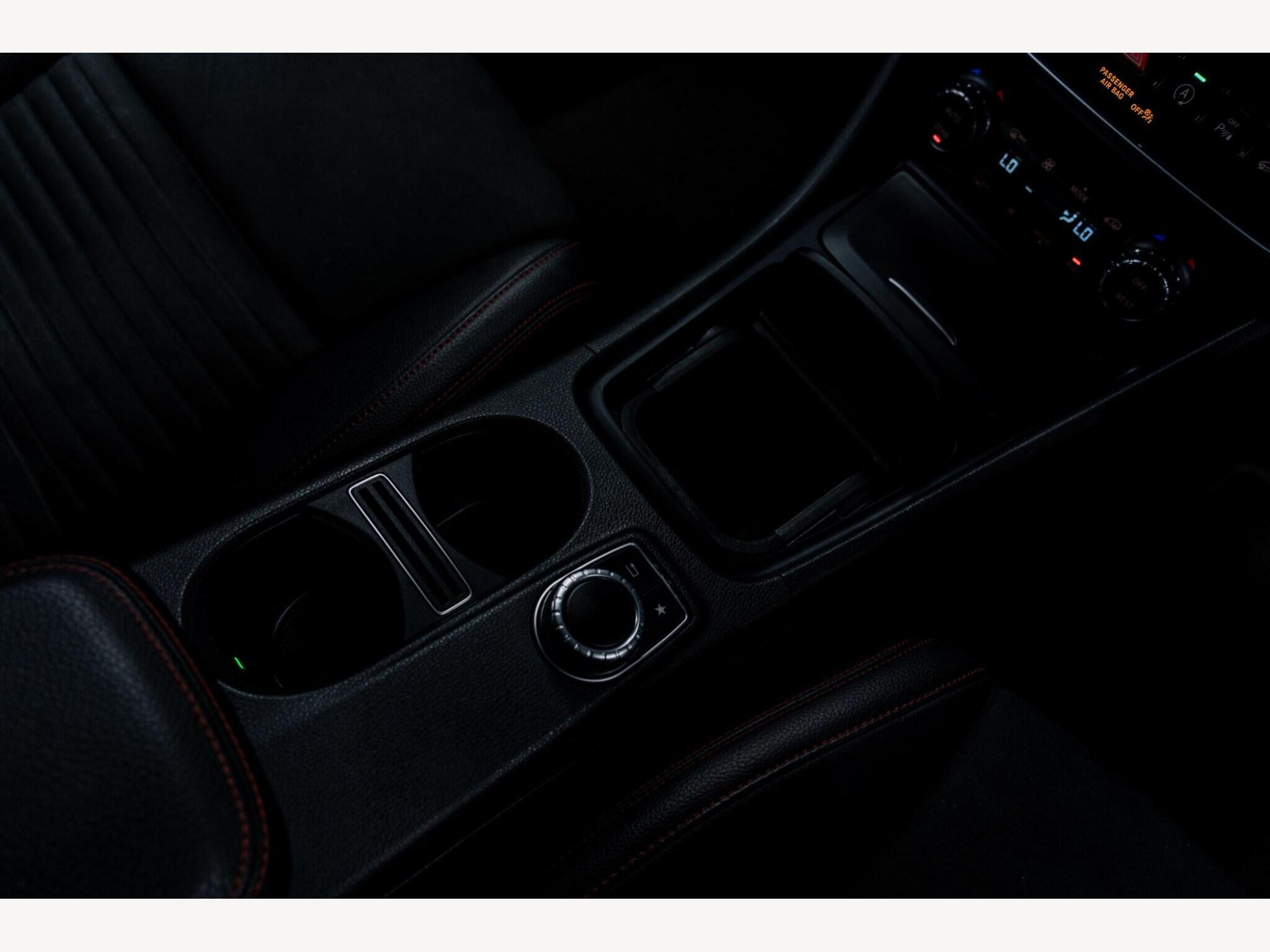 2016 Mercedes-Benz GLA image 36