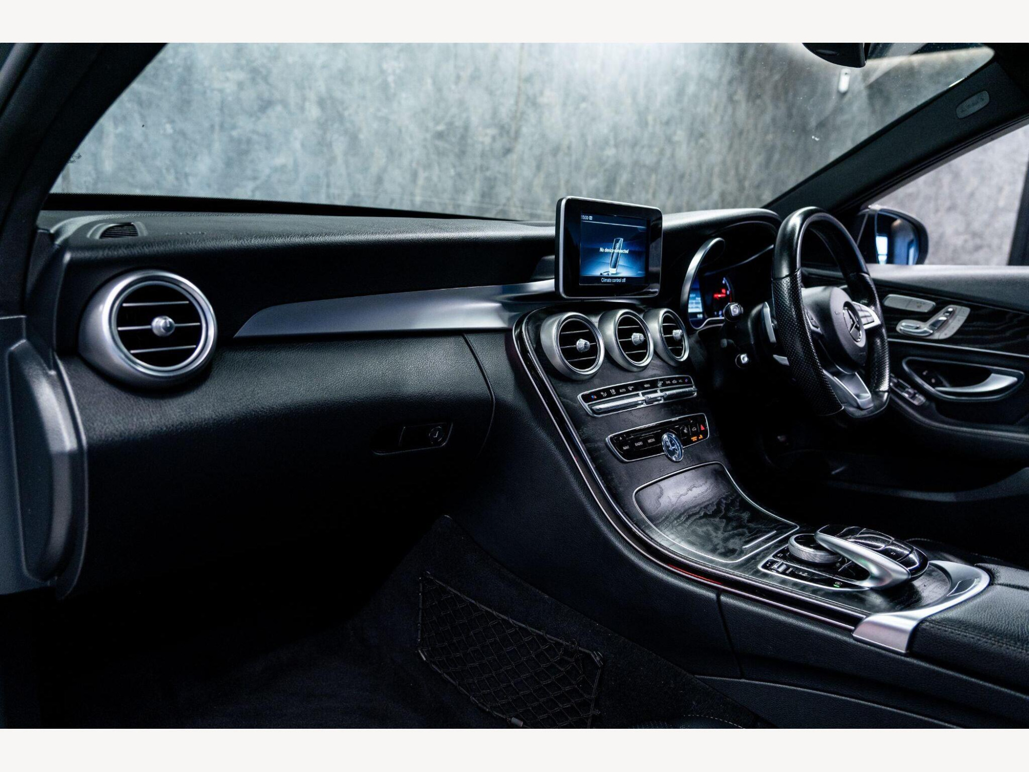 2017 Mercedes-Benz C Class image 35