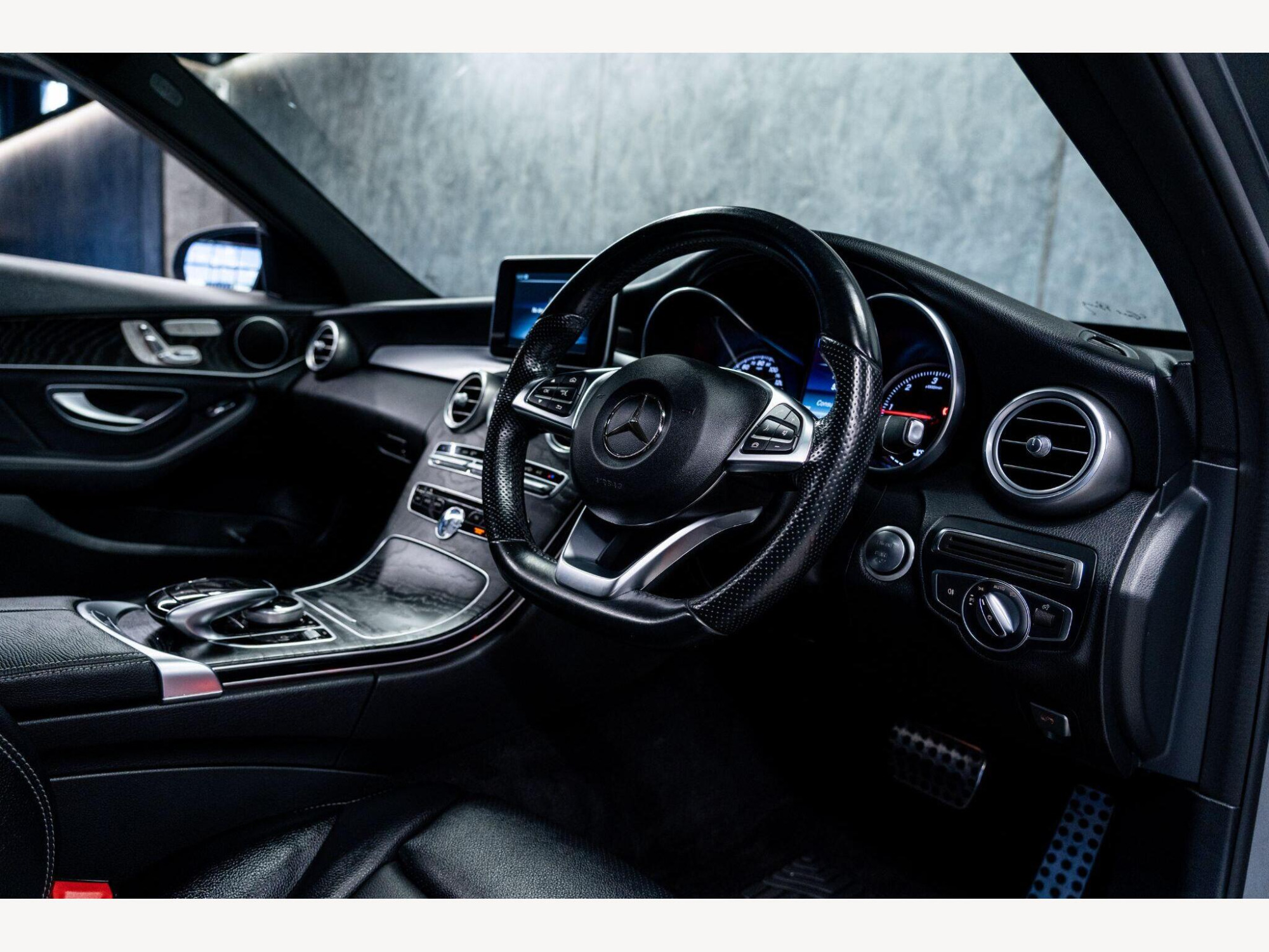2017 Mercedes-Benz C Class image 2