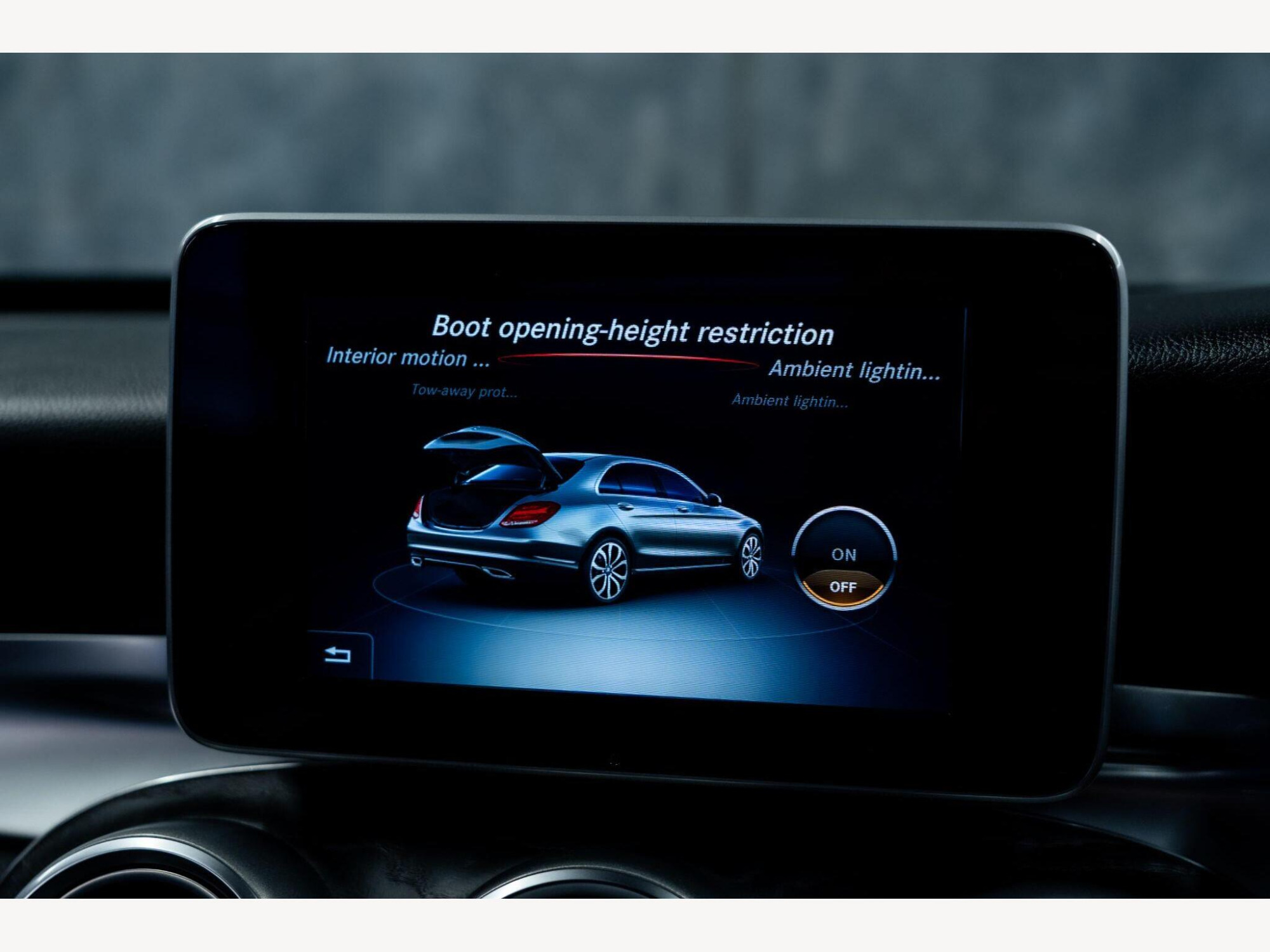 2017 Mercedes-Benz C Class image 24