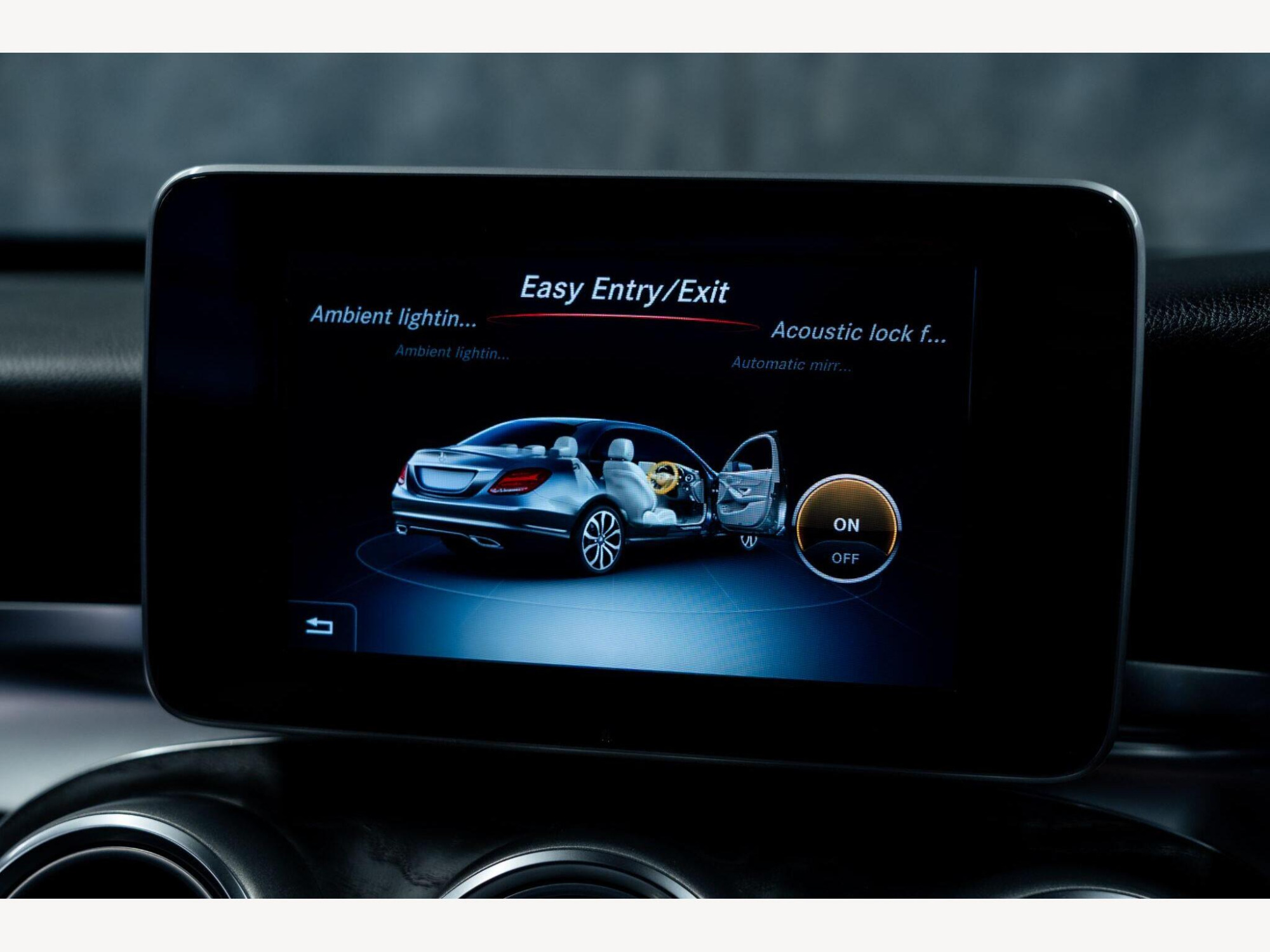2017 Mercedes-Benz C Class image 25