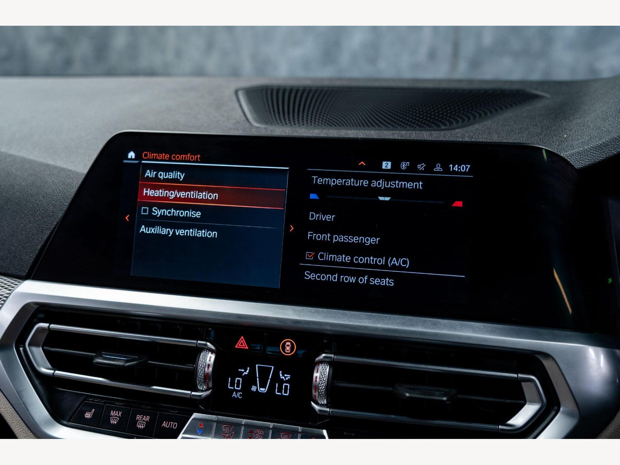 2019 BMW 3 Series image 40