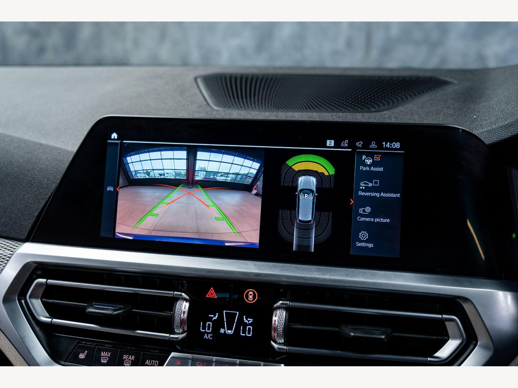 2019 BMW 3 Series image 24