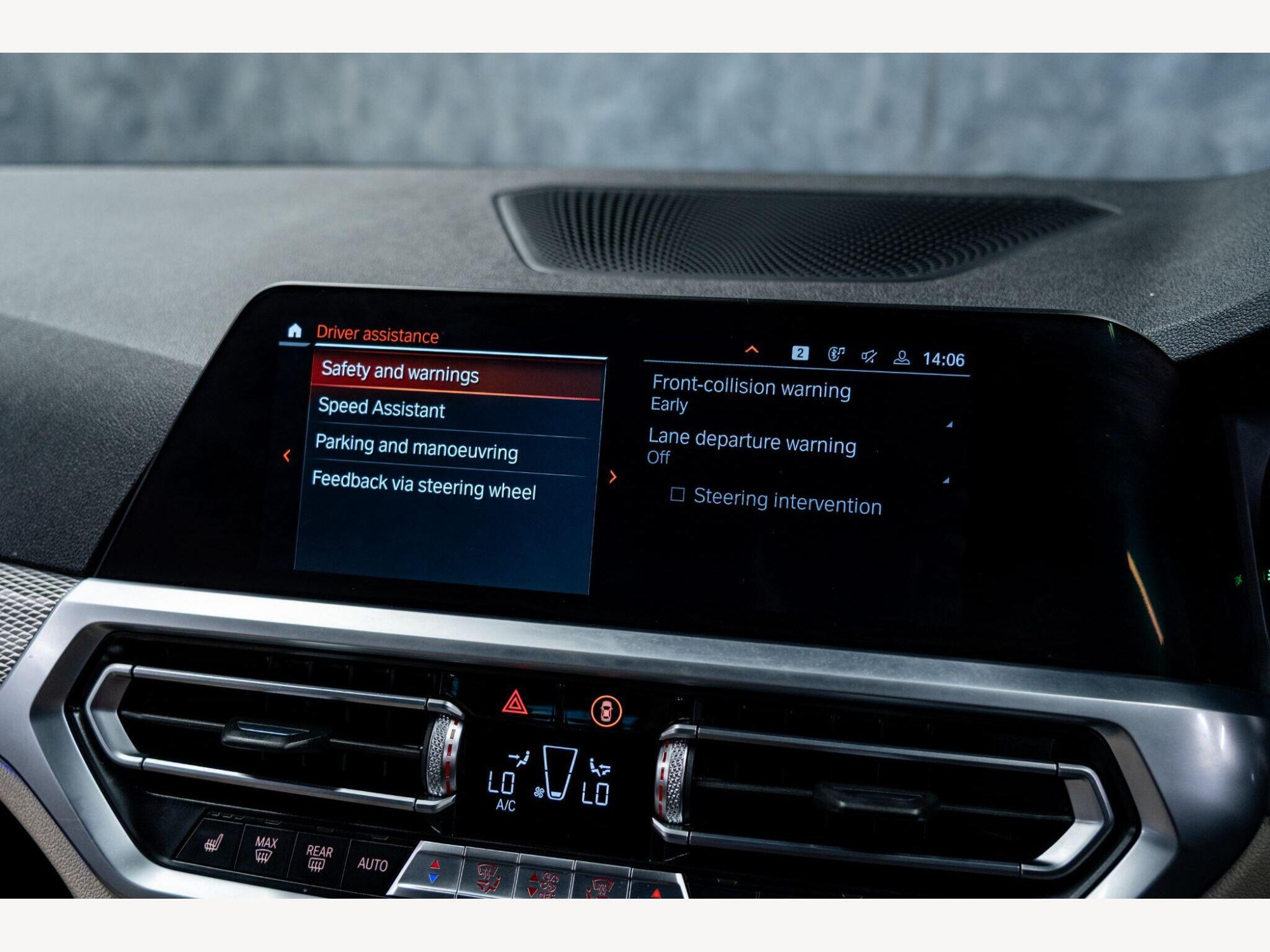 2019 BMW 3 Series image 38