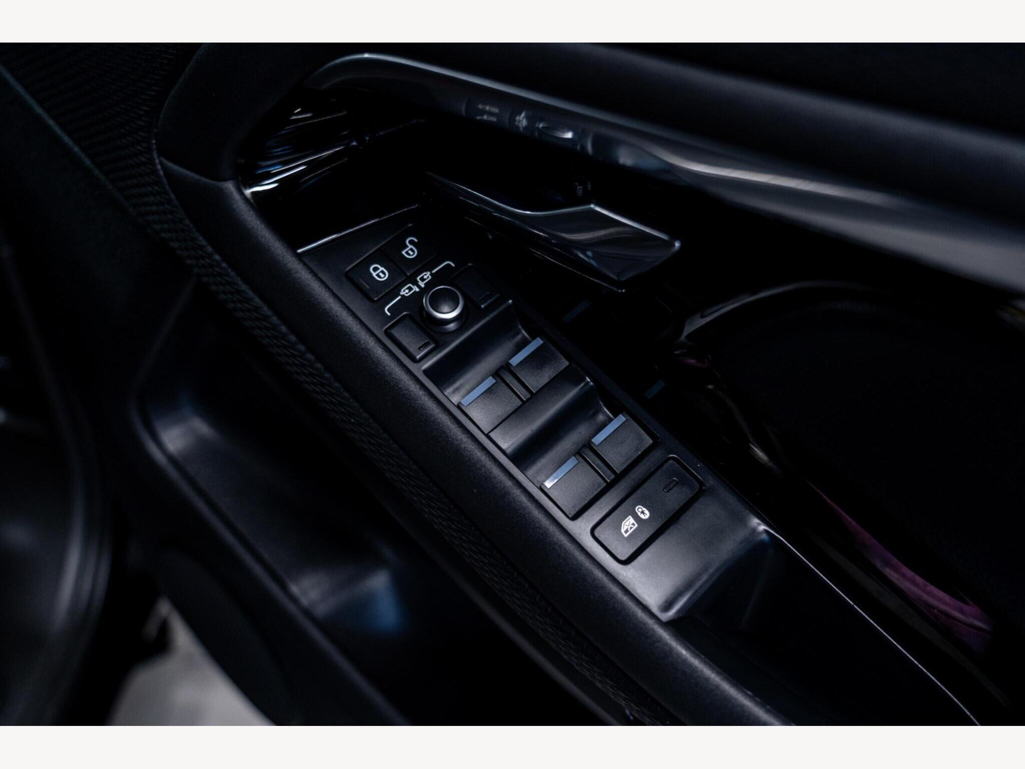 2019 Land Rover Range Rover Evoque image 39
